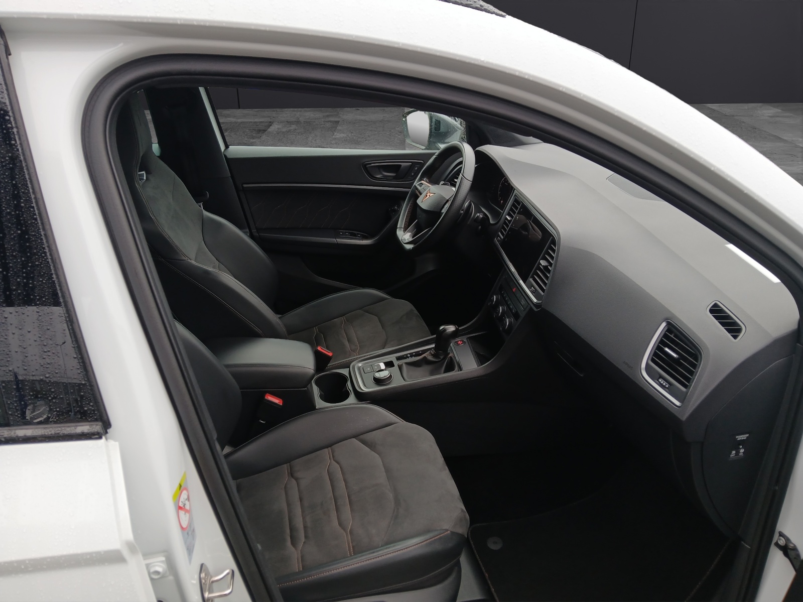 Fahrzeugabbildung CUPRA Ateca TSI DSG 4Drive LED AHK Navi Pano AID ACC Park-Assist SH