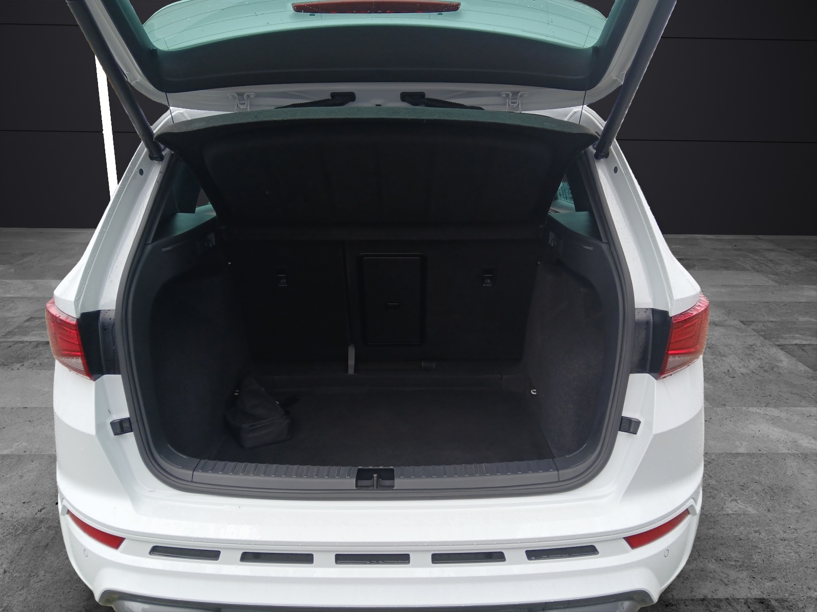 Fahrzeugabbildung CUPRA Ateca TSI DSG 4Drive LED AHK Navi Pano AID ACC Park-Assist SH