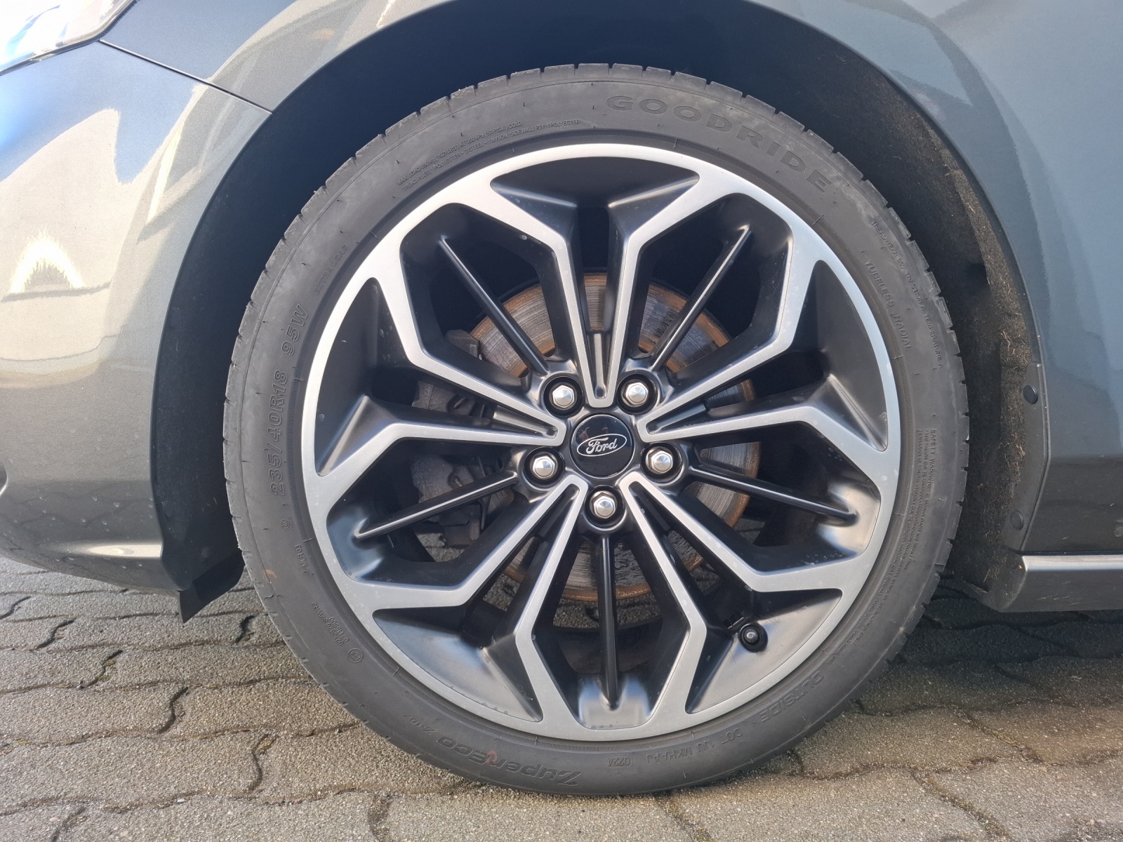 Fahrzeugabbildung Ford Focus Turnier ST-Line LED ACC NAVI 18