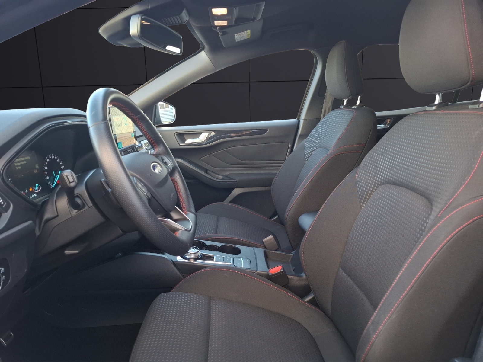 Fahrzeugabbildung Ford Focus Turnier ST-Line LED ACC NAVI 18