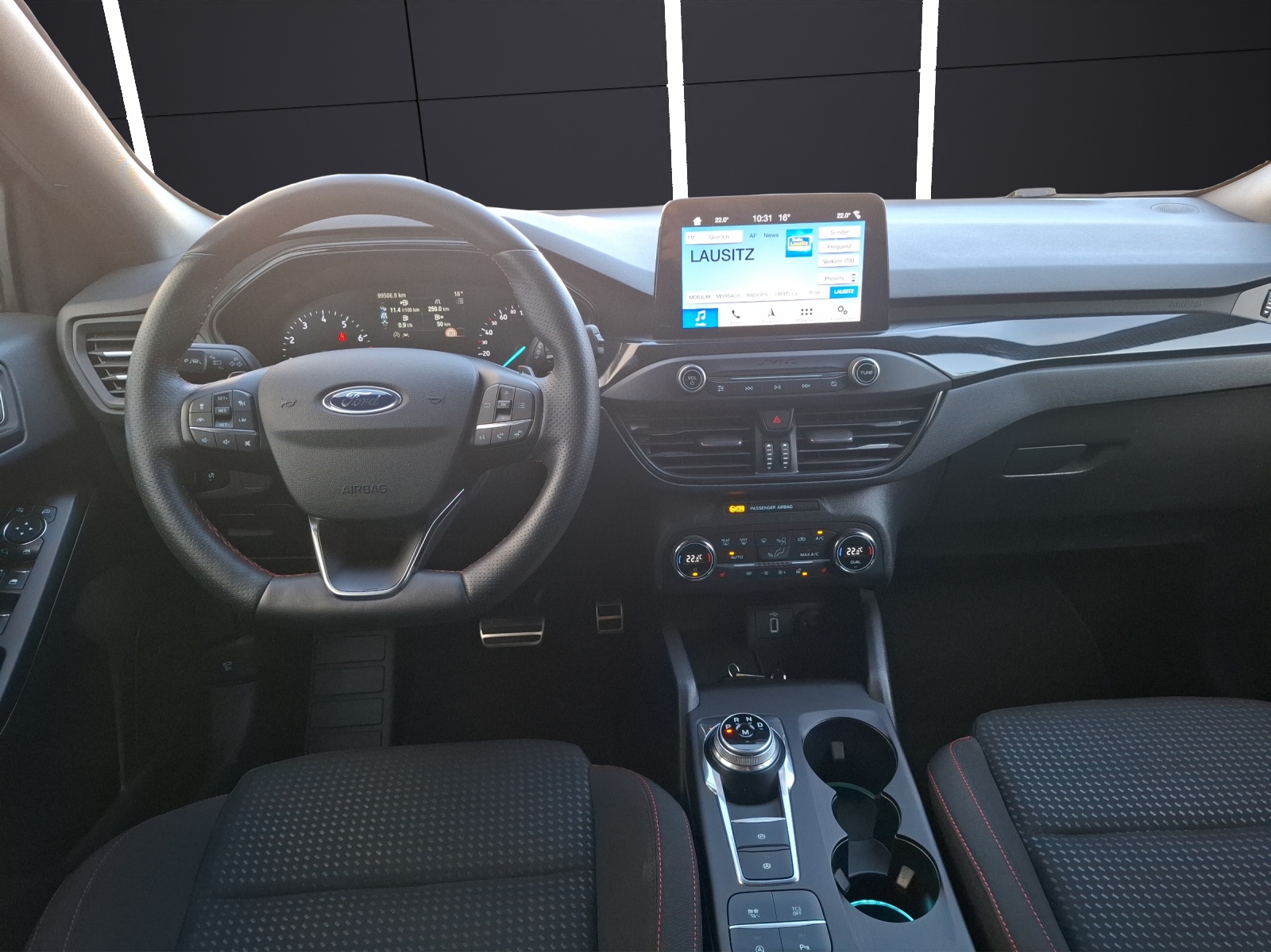Fahrzeugabbildung Ford Focus Turnier ST-Line LED ACC NAVI 18