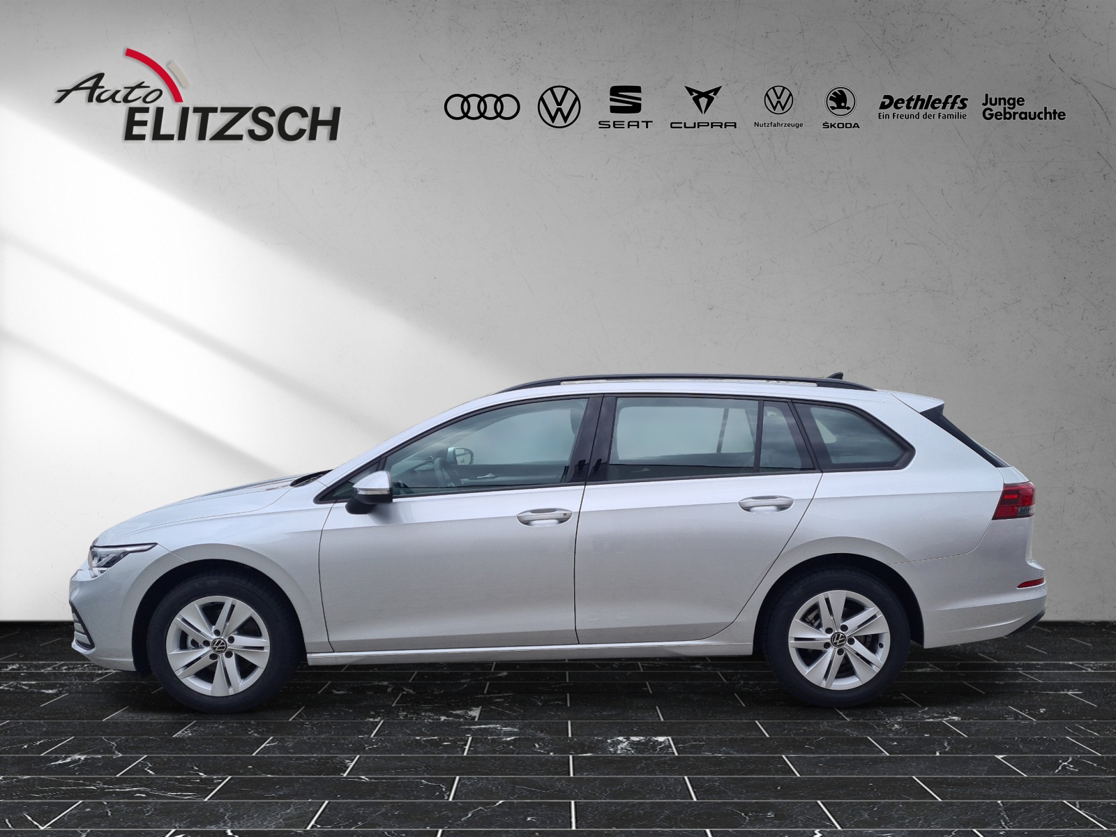 Fahrzeugabbildung Volkswagen Golf VIII Variant TSI LED Navi Climatronic AID ACC PDC SH LM