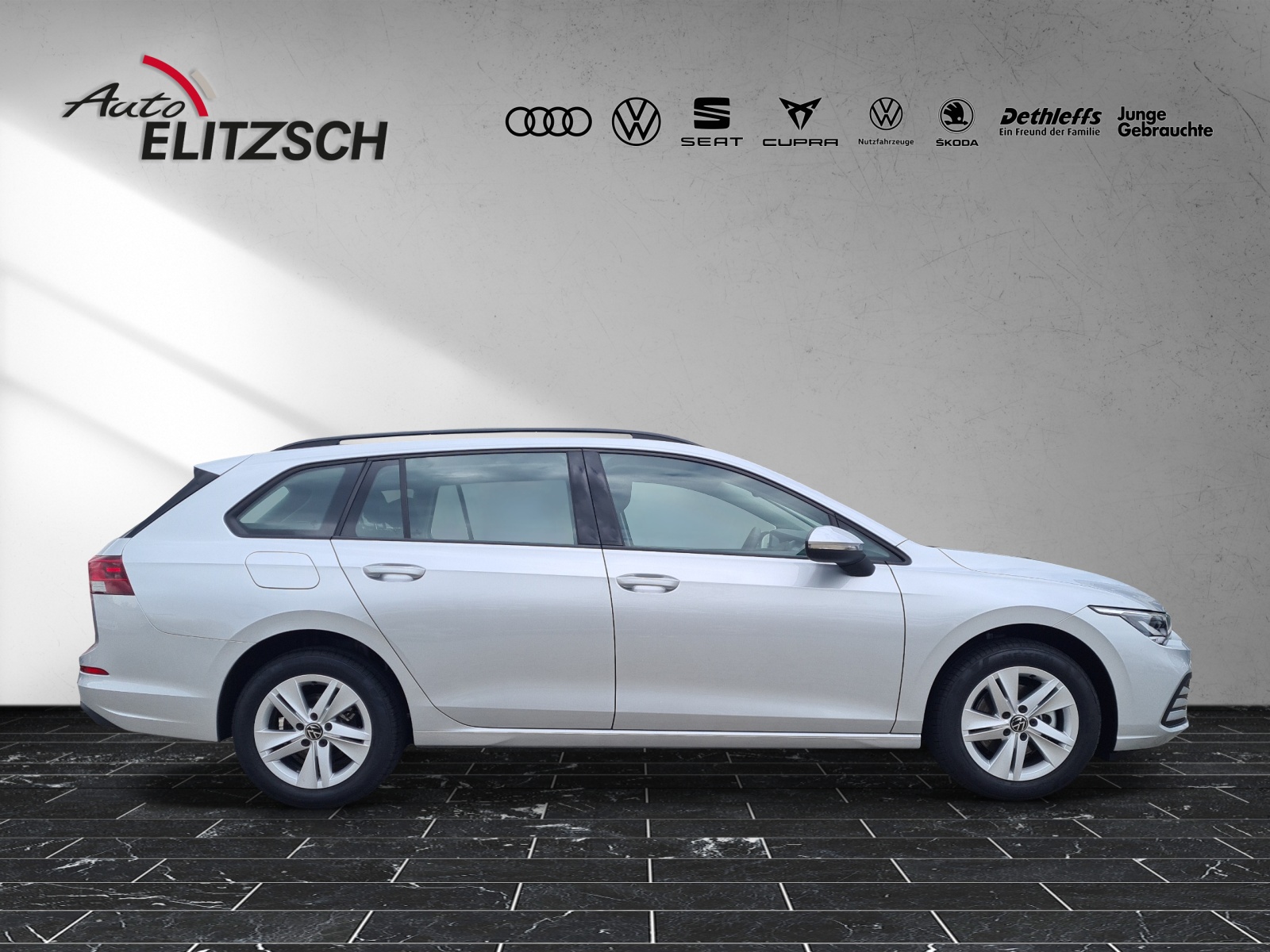 Fahrzeugabbildung Volkswagen Golf VIII Variant TSI LED Navi Climatronic AID ACC PDC SH LM