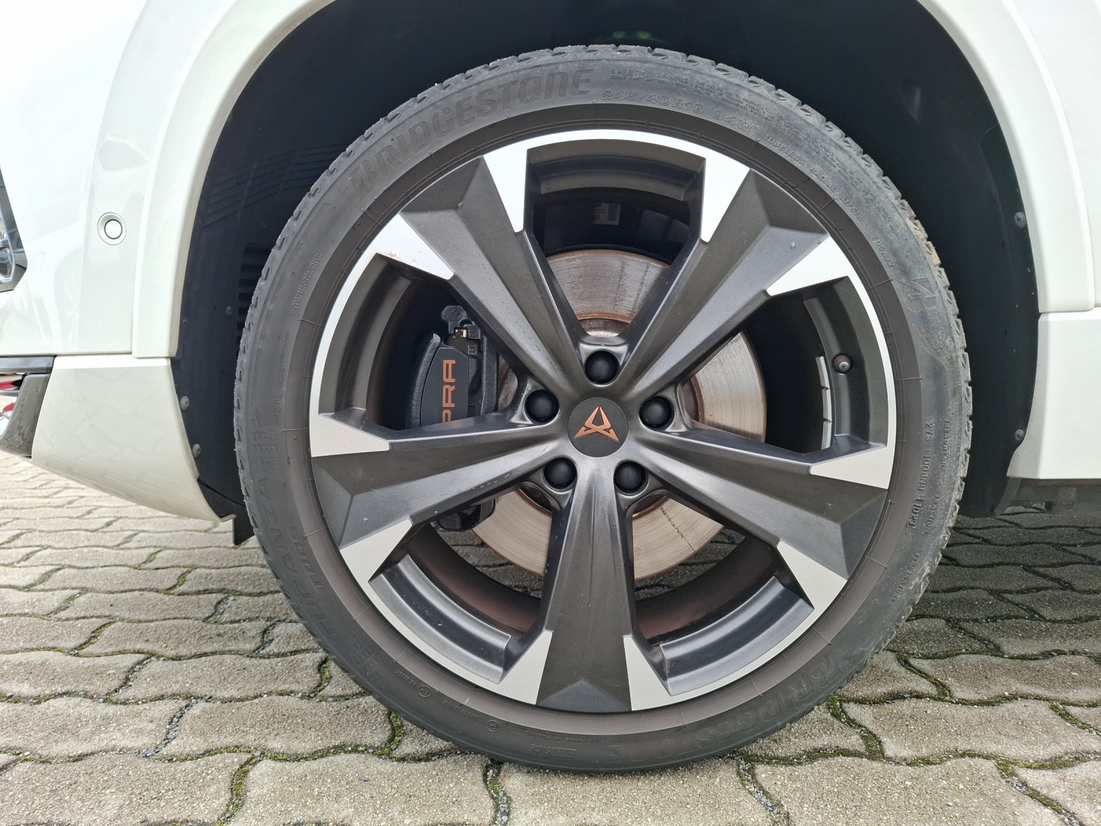 Fahrzeugabbildung SEAT Ateca VZ DSG 4Drive LED Navi AID ACC beats Park-Assist SH 19