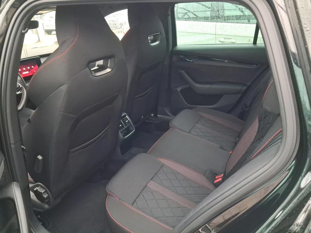 Fahrzeugabbildung SKODA Octavia Combi TDI RS DSG Standhzg. Matrix AHK Navi GRA RFK SH 18