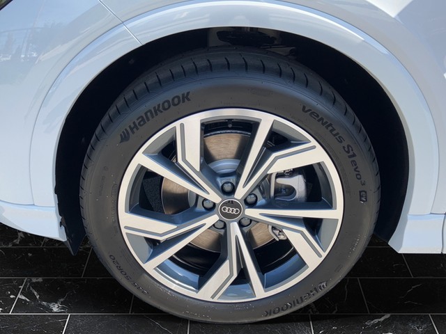 Fahrzeugabbildung Audi Q4 e-tron Sportback 40 e-tron S line, Matrix LED, MMI Navi, Sonos Premium Soundsystem