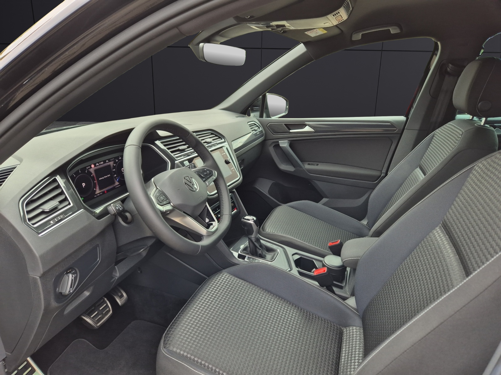 Fahrzeugabbildung Volkswagen Tiguan TSI United DSG LED Navi AID ACC Park-Assist SH