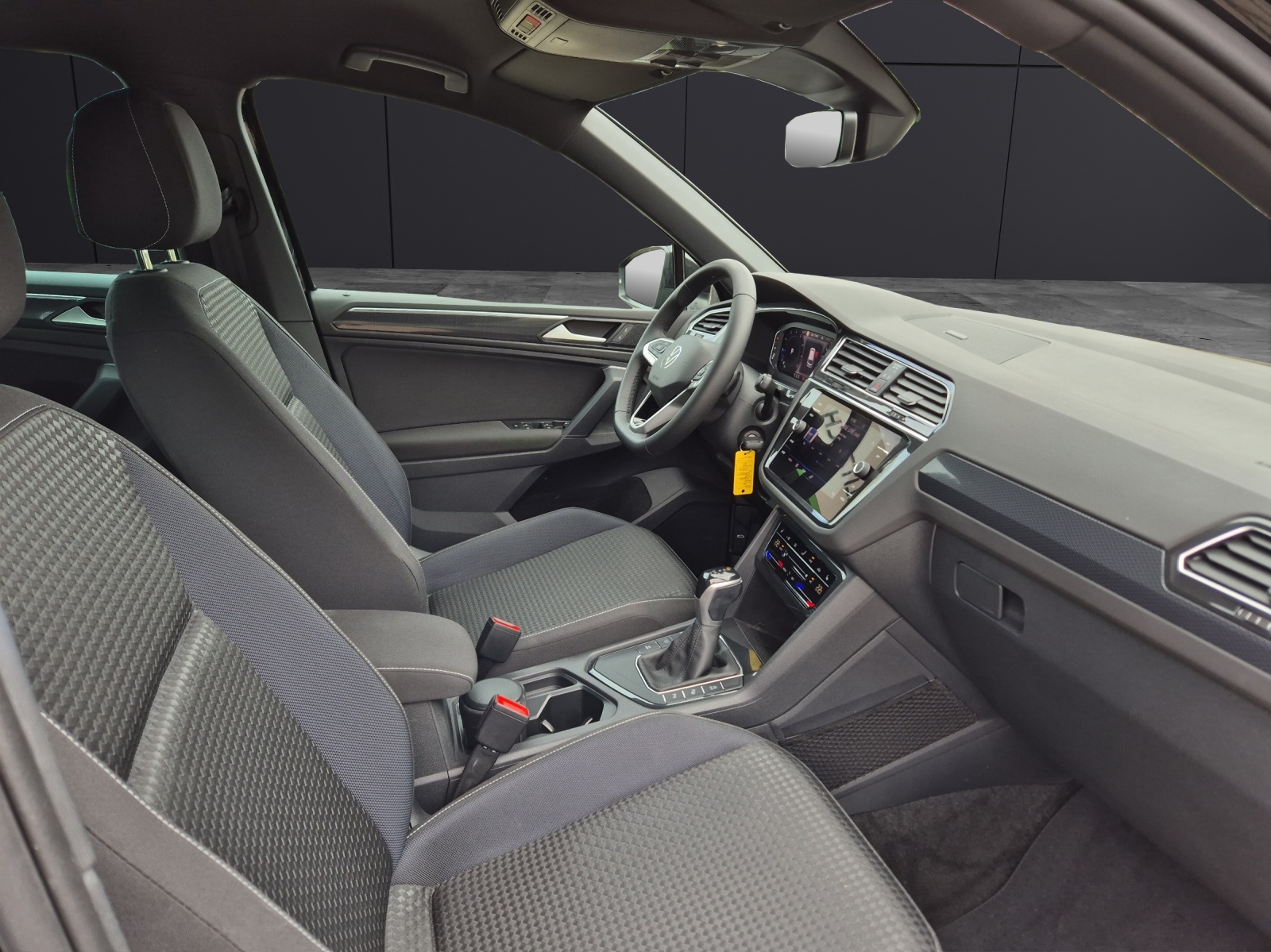 Fahrzeugabbildung Volkswagen Tiguan TSI United DSG LED Navi AID ACC Park-Assist SH