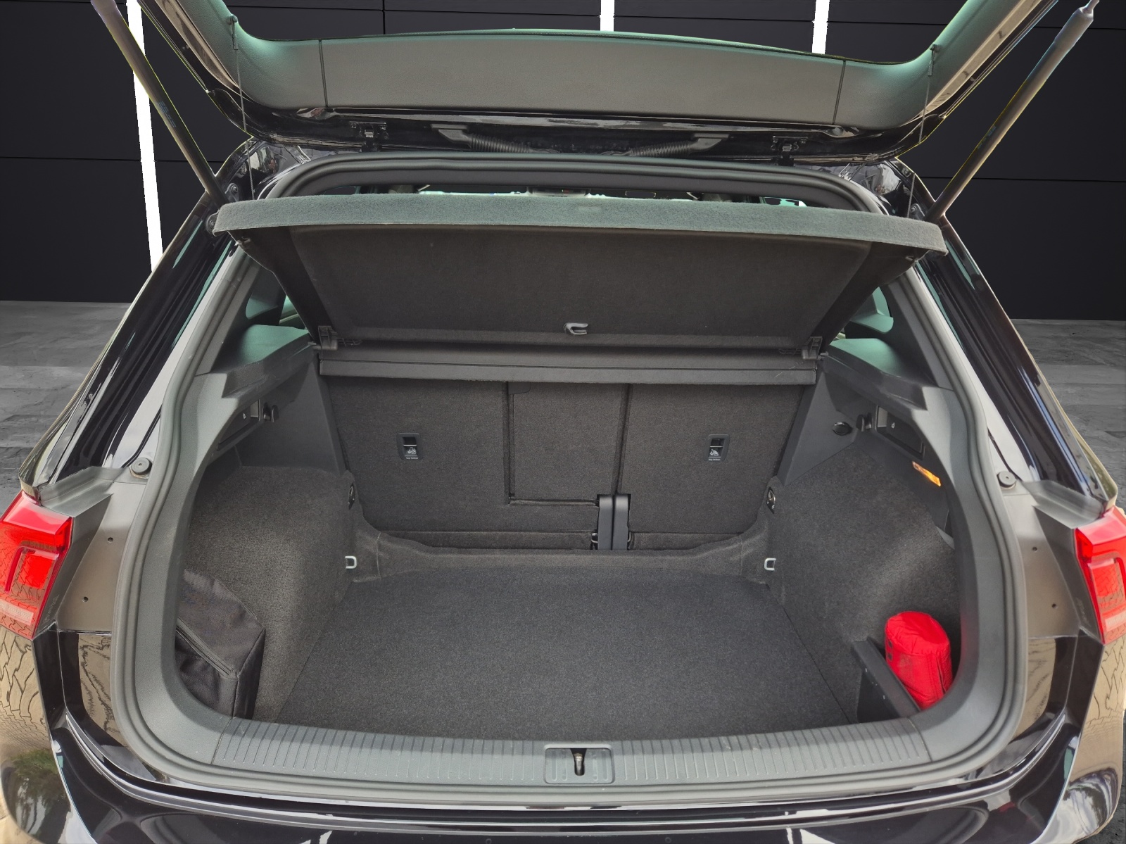 Fahrzeugabbildung Volkswagen Tiguan TSI United DSG LED Navi AID ACC Park-Assist SH