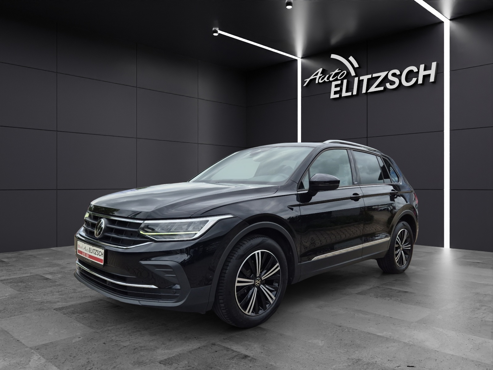 Fahrzeugabbildung Volkswagen Tiguan TSI United DSG LED Navi AID ACC Park-Assist SH