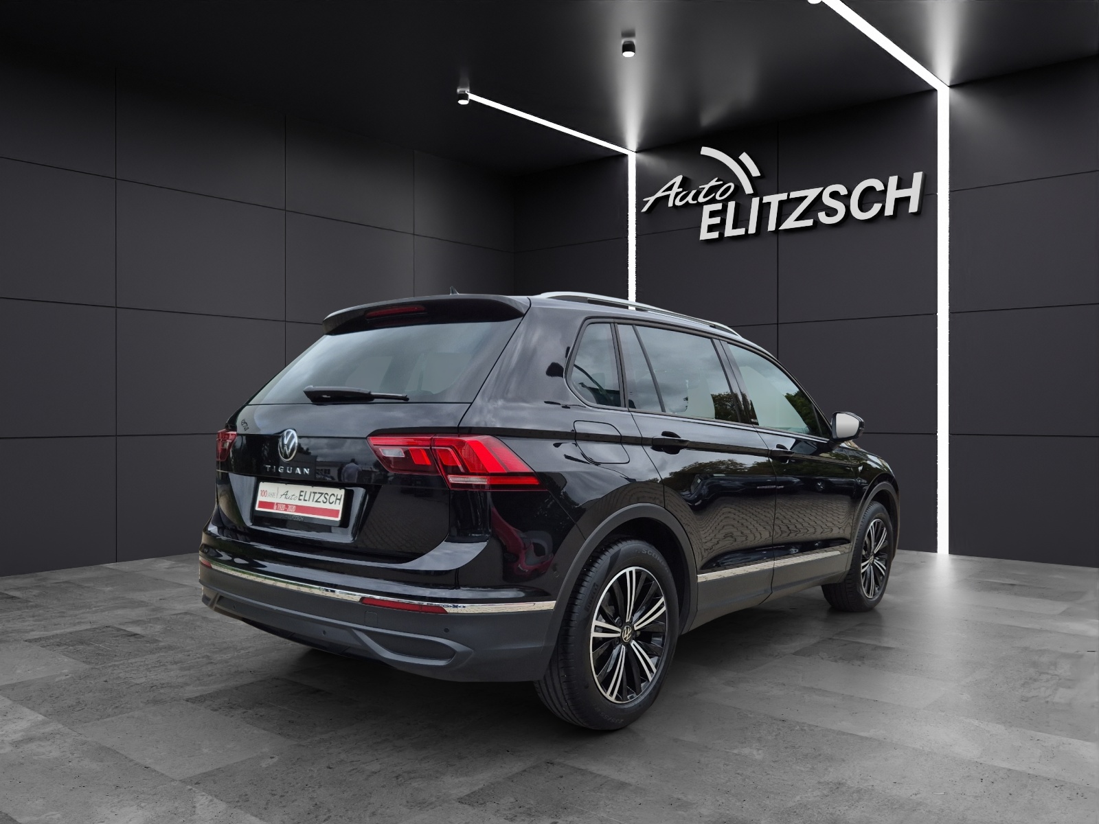 Fahrzeugabbildung Volkswagen Tiguan TSI United DSG LED Navi AID ACC Park-Assist SH