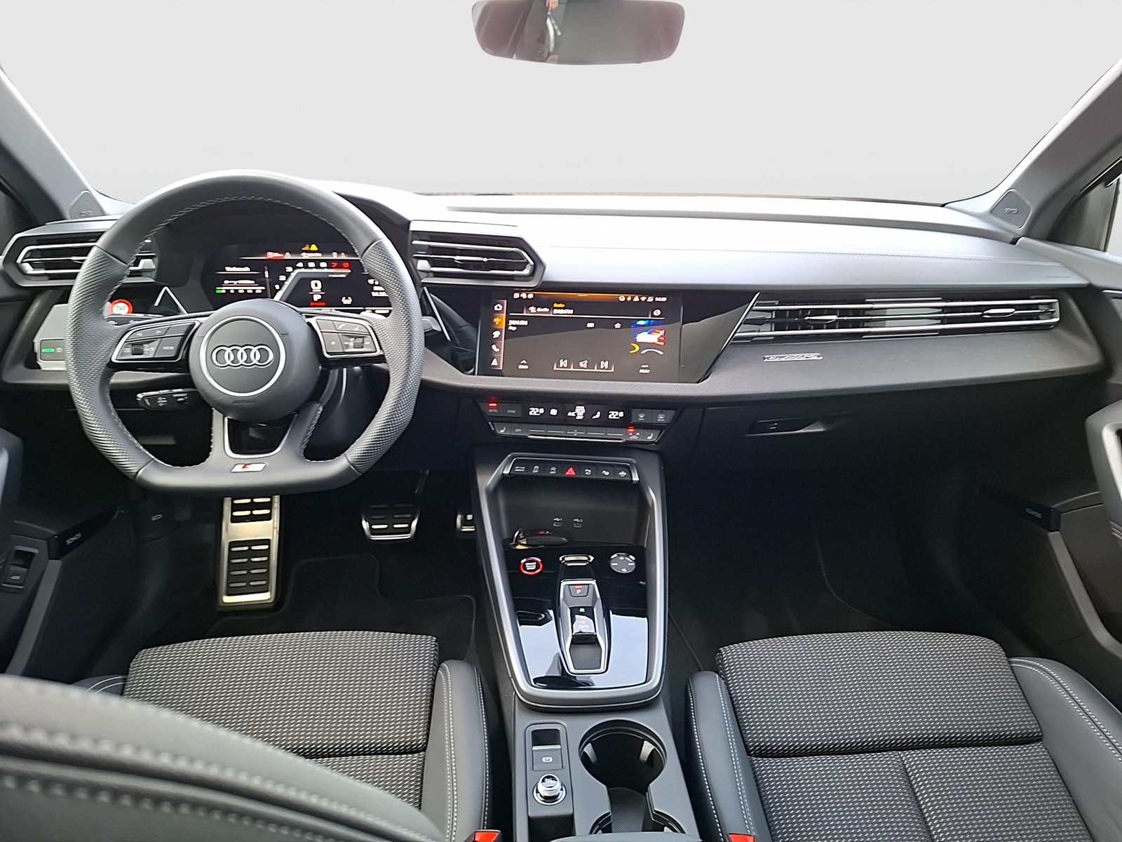 Fahrzeugabbildung Audi S3 Lim TFSI qu Matrix Navi Pano Carbon Akra AVC ACC RFK SHZ 19