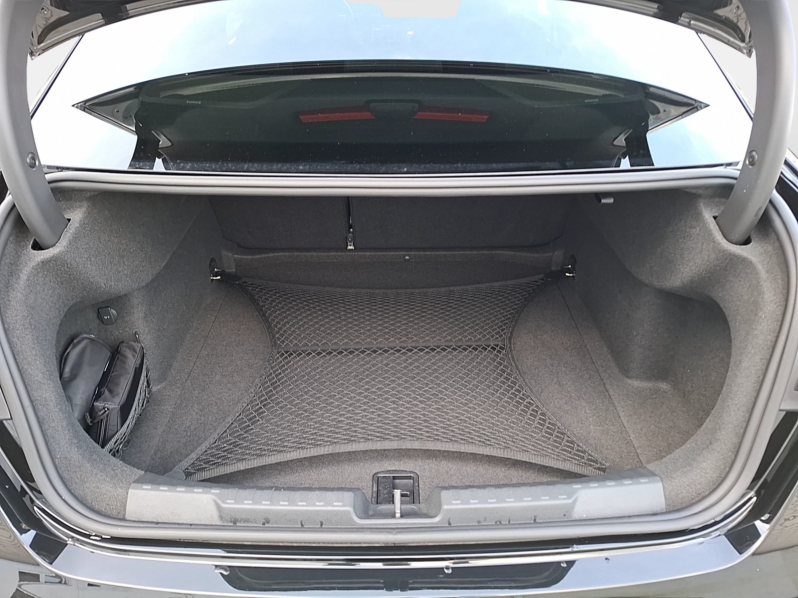 Fahrzeugabbildung Audi S3 Lim TFSI qu Matrix Navi Pano Carbon Akra AVC ACC RFK SHZ 19