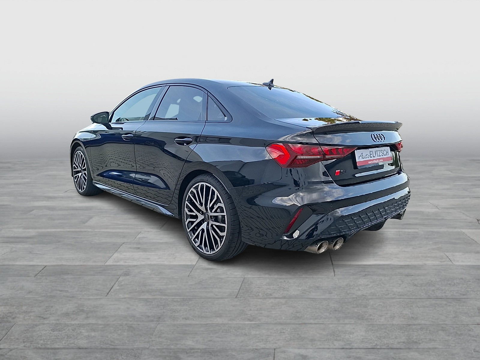 Fahrzeugabbildung Audi S3 Lim TFSI qu Matrix Navi Pano Carbon Akra AVC ACC RFK SHZ 19