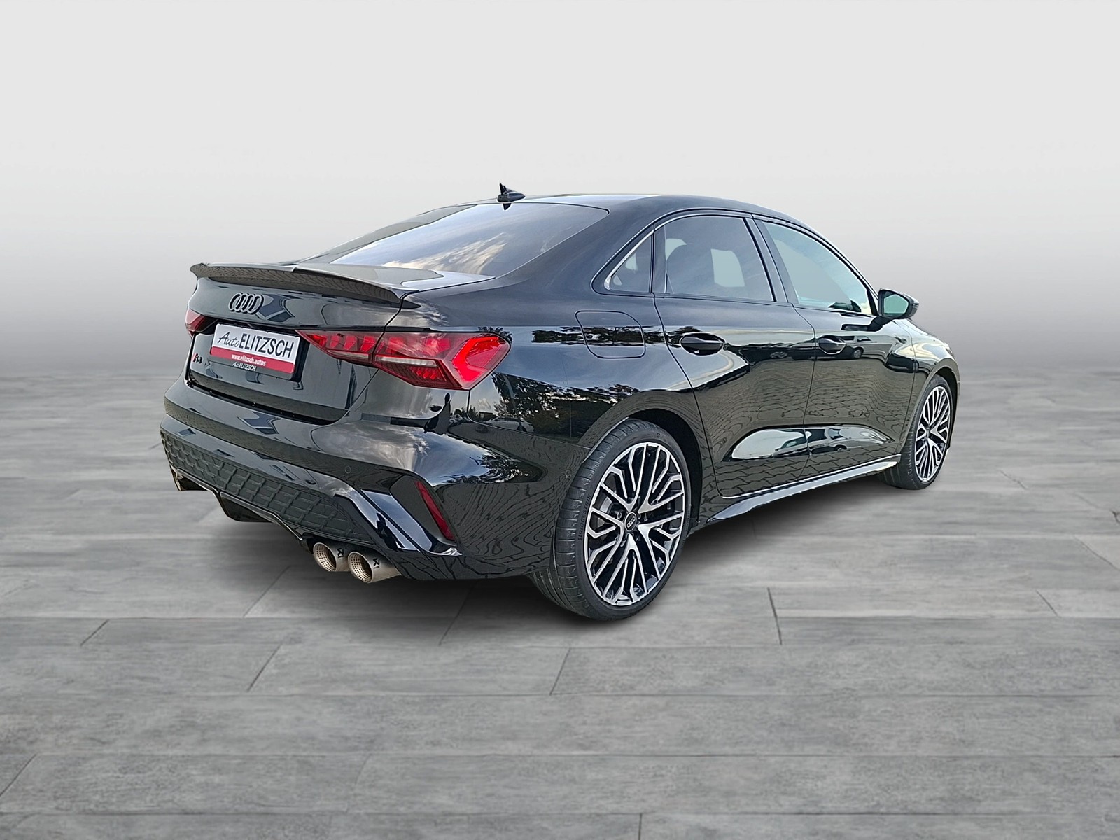 Fahrzeugabbildung Audi S3 Lim TFSI qu Matrix Navi Pano Carbon Akra AVC ACC RFK SHZ 19