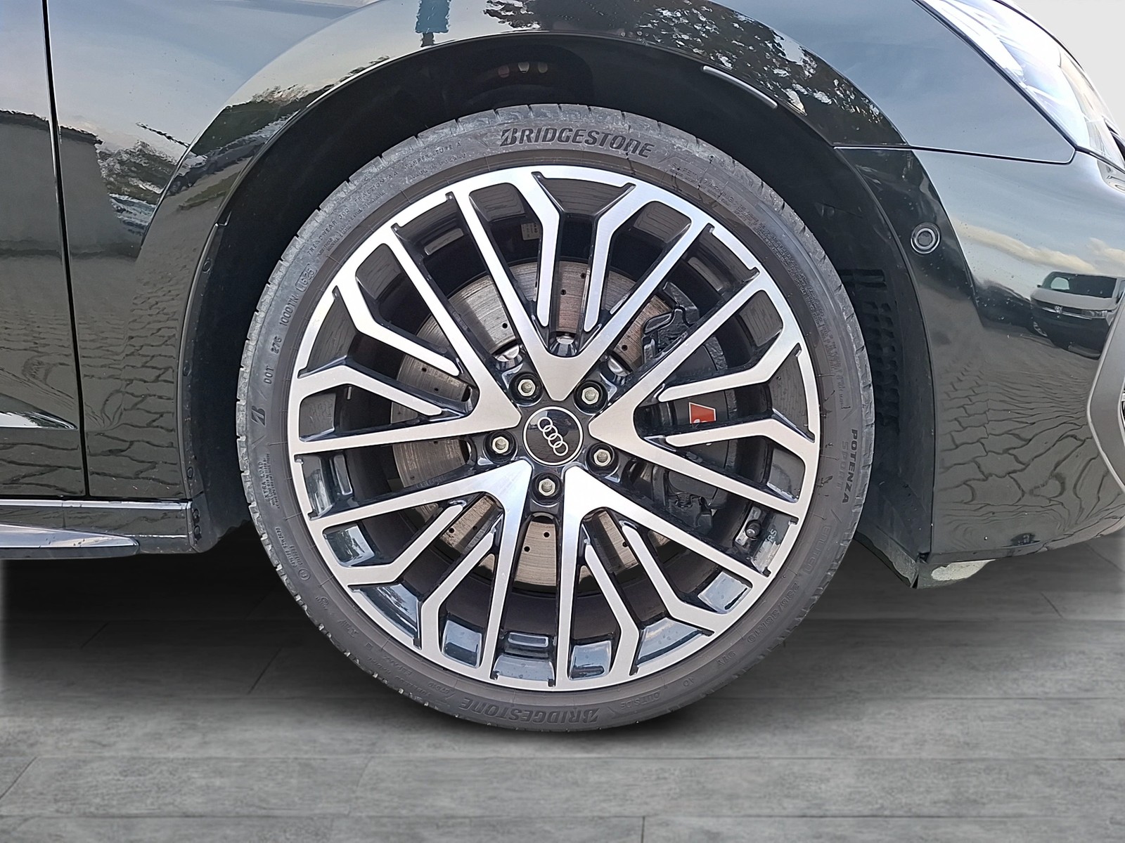 Fahrzeugabbildung Audi S3 Lim TFSI qu Matrix Navi Pano Carbon Akra AVC ACC RFK SHZ 19