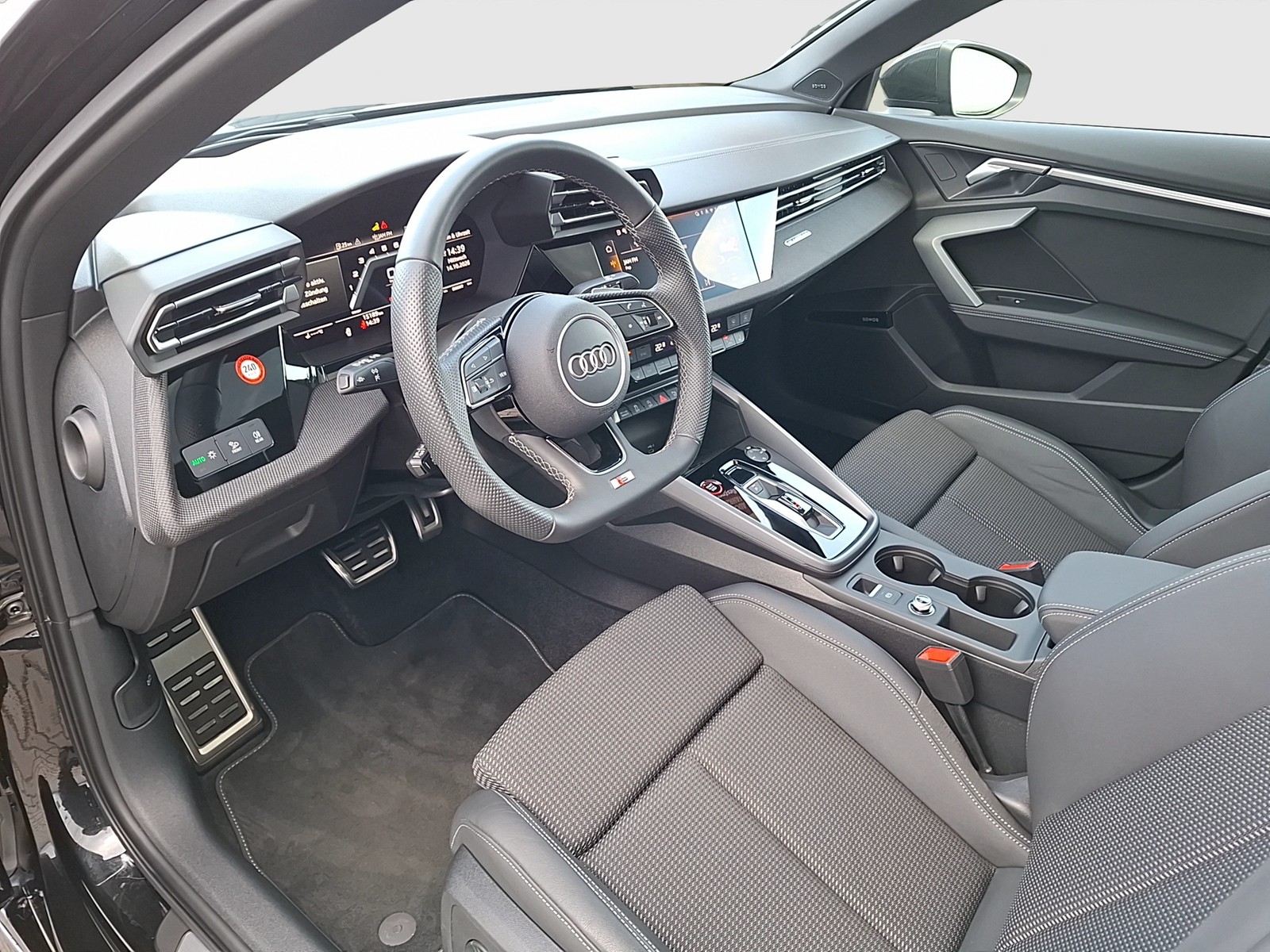 Fahrzeugabbildung Audi S3 Lim TFSI qu Matrix Navi Pano Carbon Akra AVC ACC RFK SHZ 19