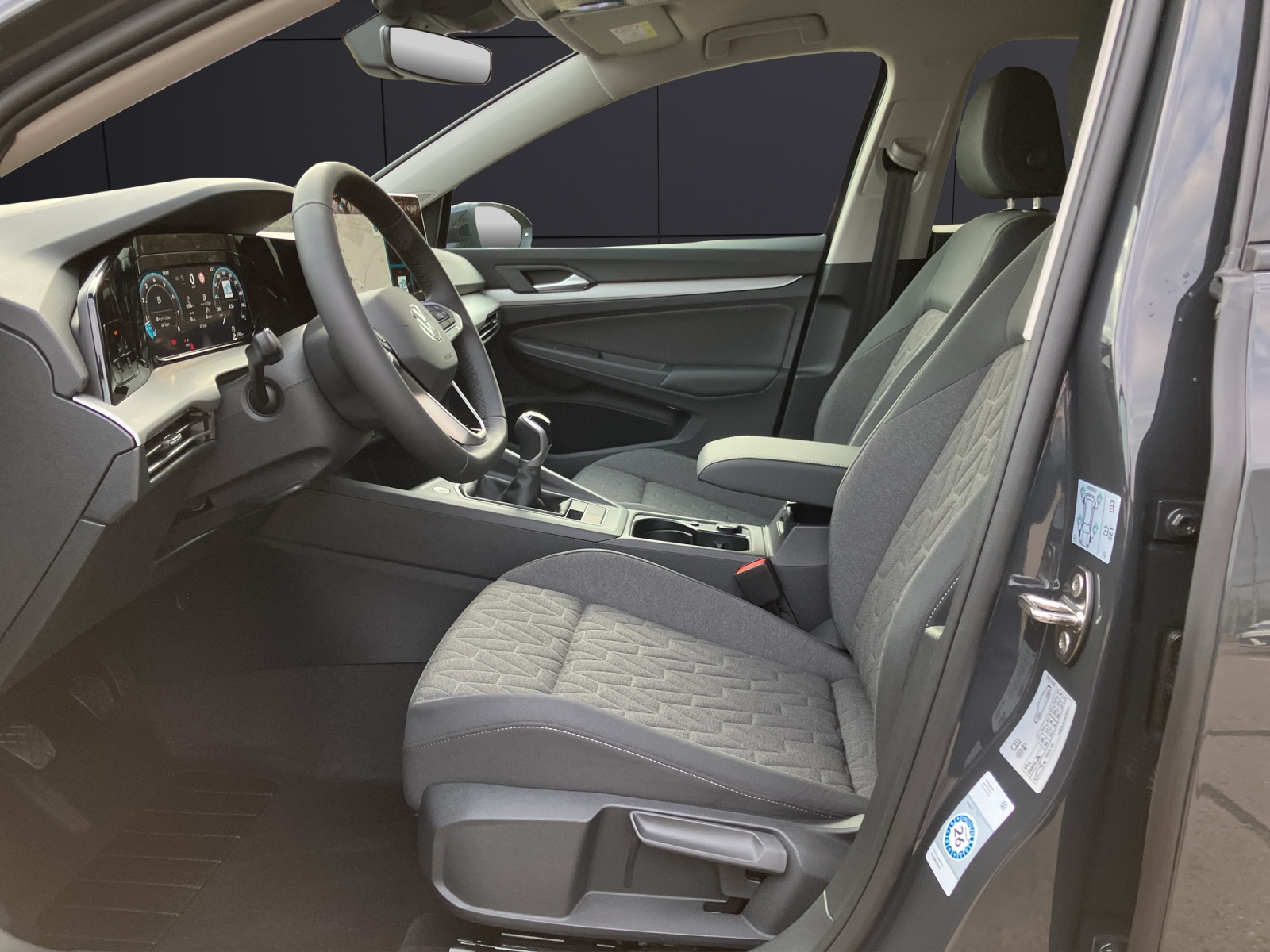 Fahrzeugabbildung Volkswagen Golf VIII Variant Life TSI LED ACC AHK SH HuD RearView AppConnect Navi Klima