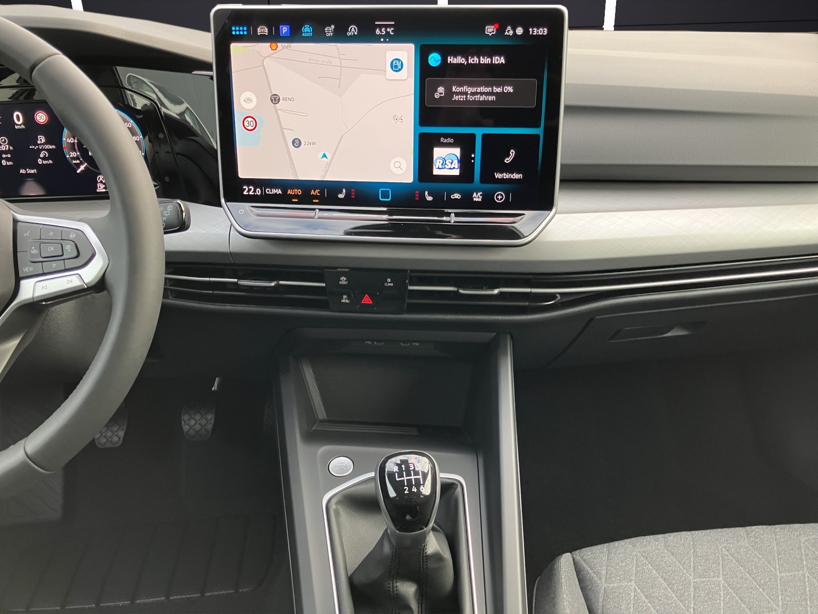 Fahrzeugabbildung Volkswagen Golf VIII Variant Life TSI LED ACC AHK SH HuD RearView AppConnect Navi Klima