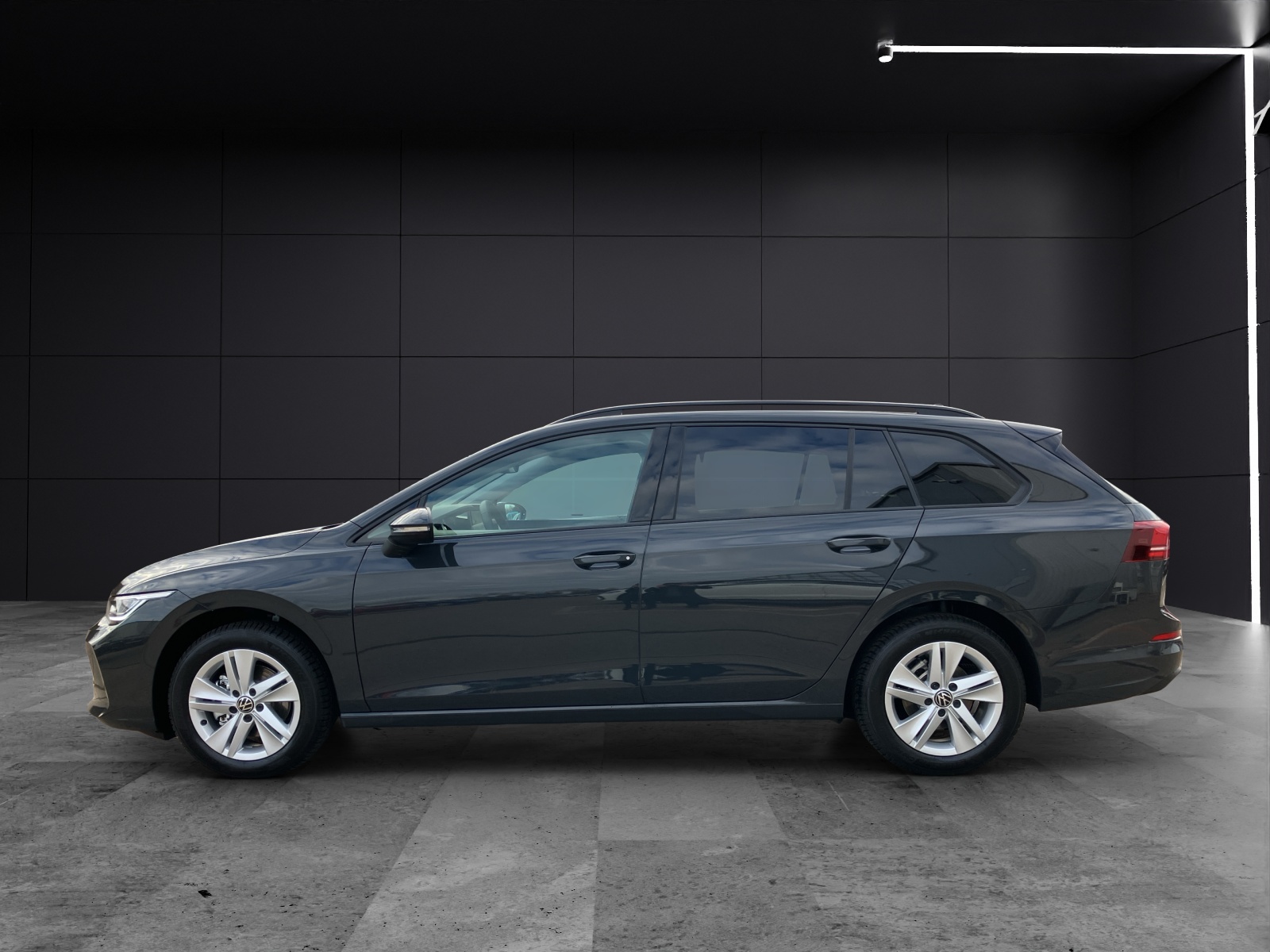Fahrzeugabbildung Volkswagen Golf VIII Variant Life TSI LED ACC AHK SH HuD RearView AppConnect Navi Klima