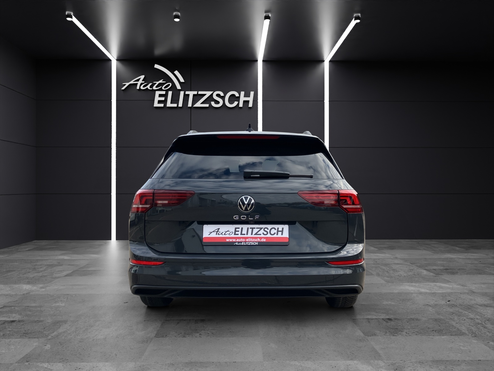 Fahrzeugabbildung Volkswagen Golf VIII Variant Life TSI LED ACC AHK SH HuD RearView AppConnect Navi Klima