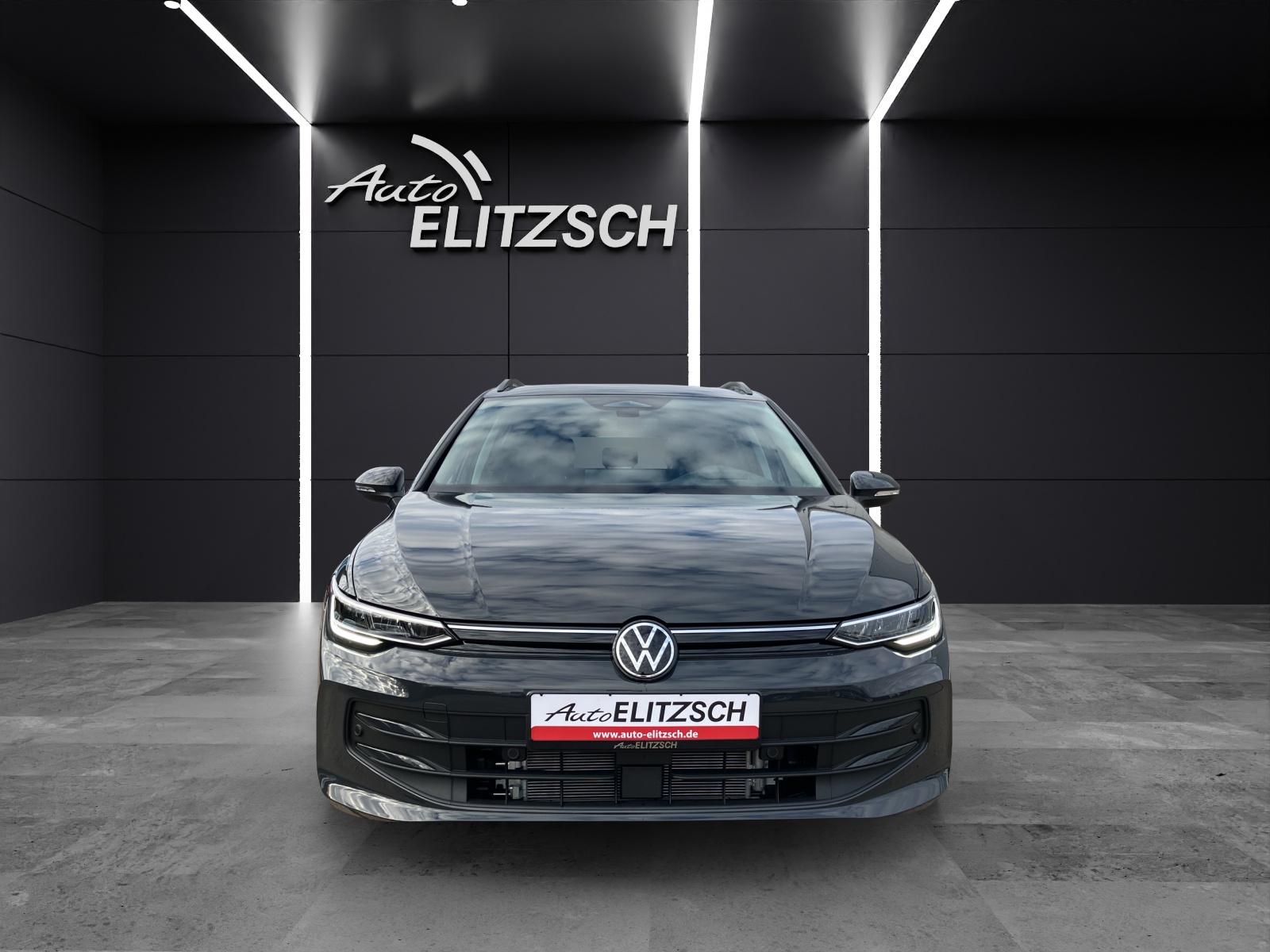 Fahrzeugabbildung Volkswagen Golf VIII Variant Life TSI LED ACC AHK SH HuD RearView AppConnect Navi Klima