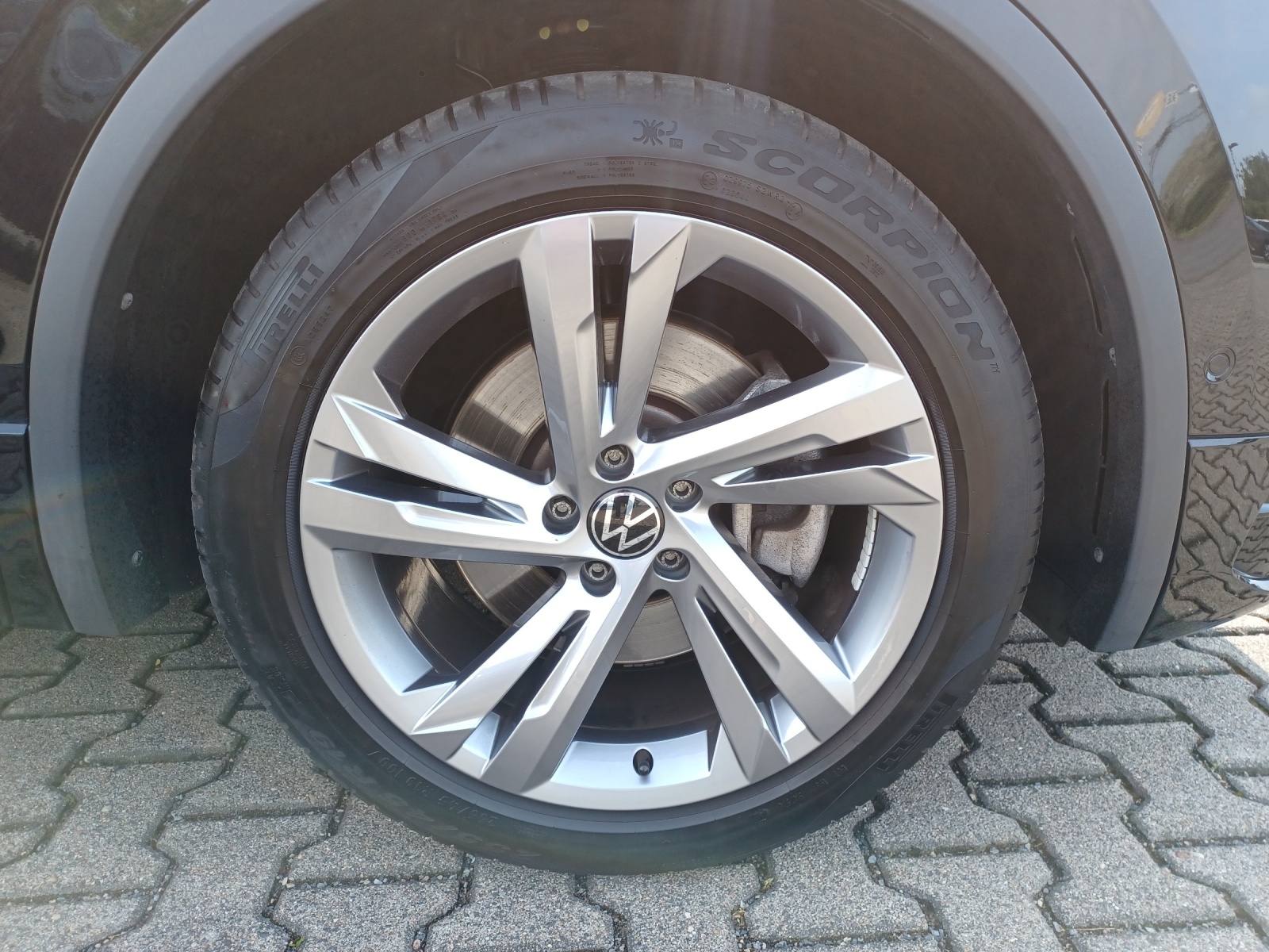 Fahrzeugabbildung Volkswagen Tiguan TSI R-Line 4M DSG STH Matrix AHK Navi AID ACC RFK 19