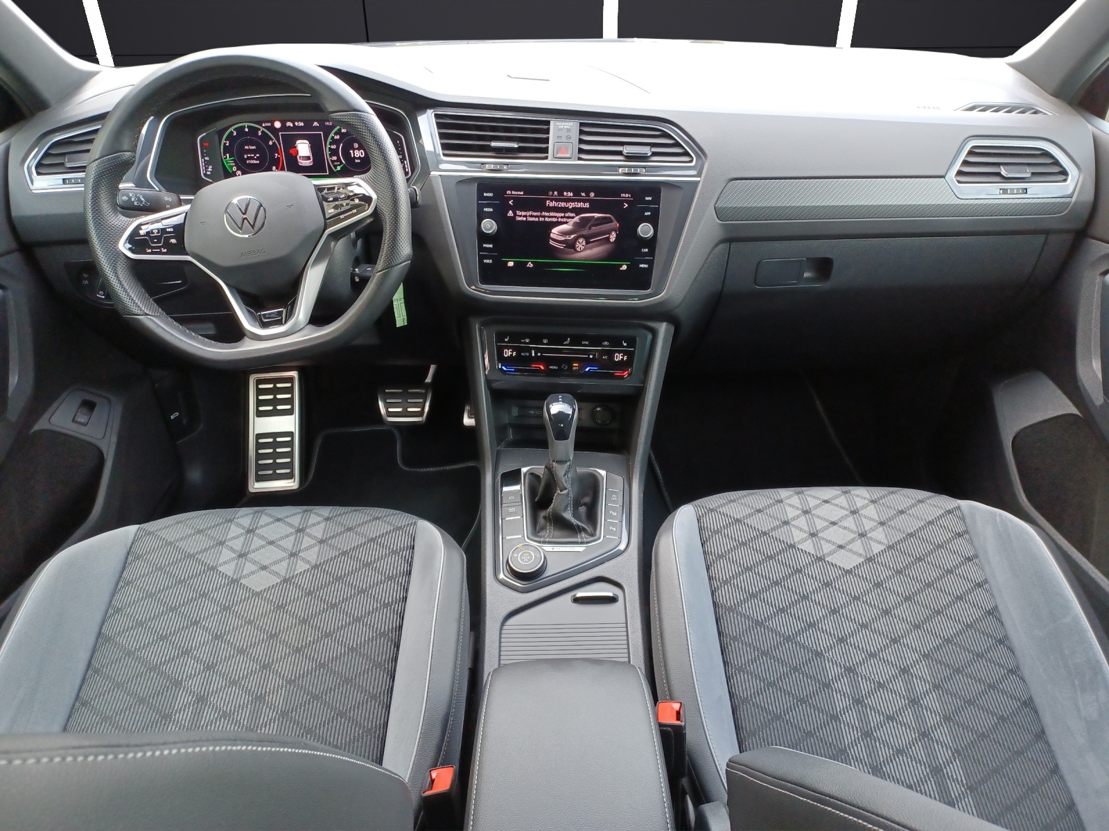 Fahrzeugabbildung Volkswagen Tiguan TSI R-Line 4M DSG STH Matrix AHK Navi AID ACC RFK 19