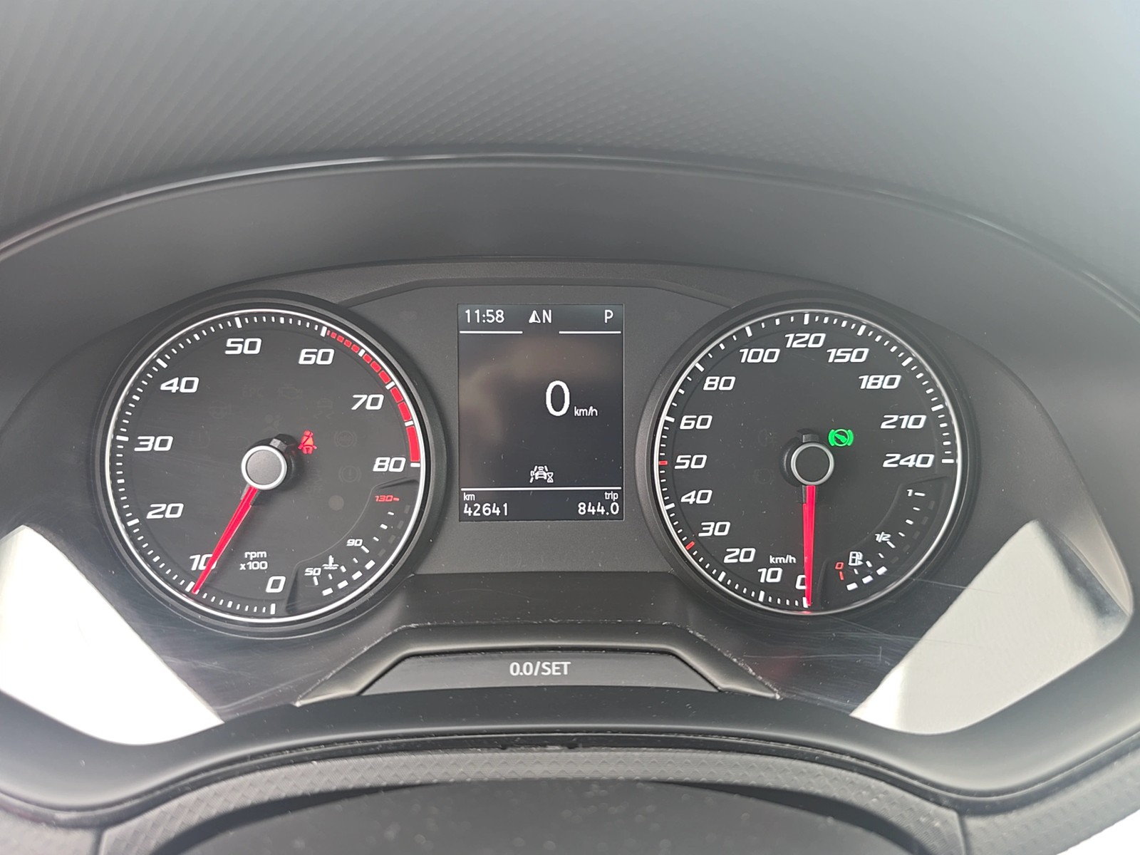 Fahrzeugabbildung SEAT Arona FR DSG LED Navi VC RFK KESSY SH