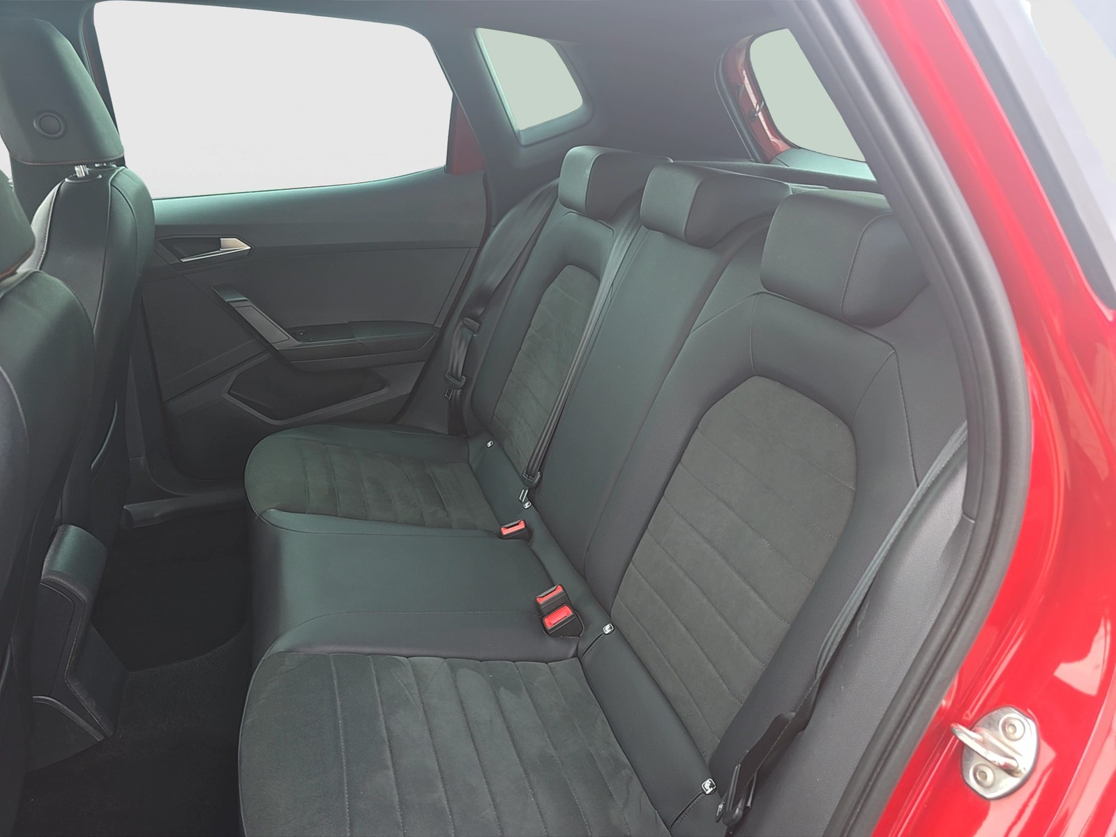 Fahrzeugabbildung SEAT Arona FR DSG LED Navi VC RFK KESSY SH