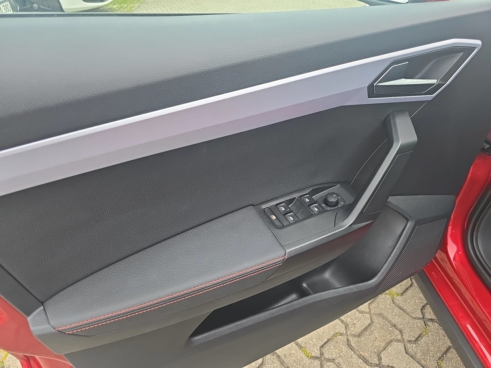 Fahrzeugabbildung SEAT Arona FR DSG LED Navi VC RFK KESSY SH
