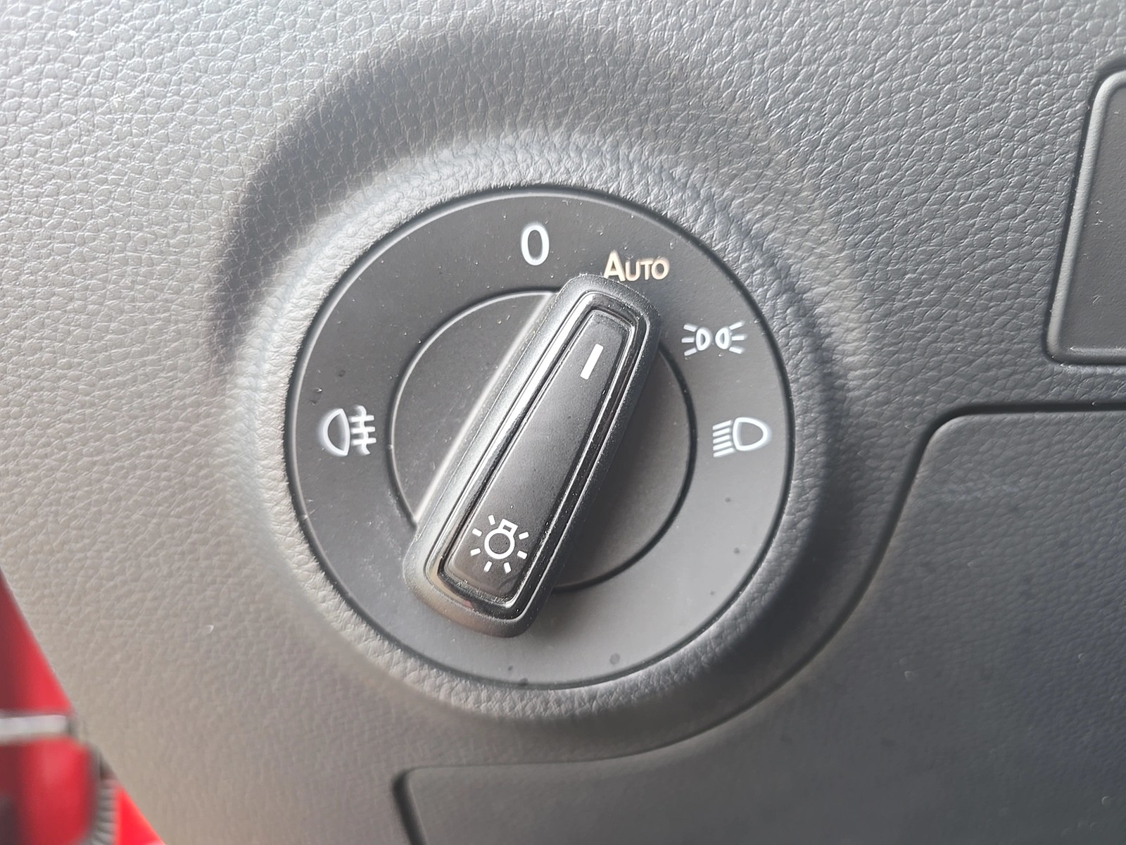 Fahrzeugabbildung SEAT Arona FR DSG LED Navi VC RFK KESSY SH