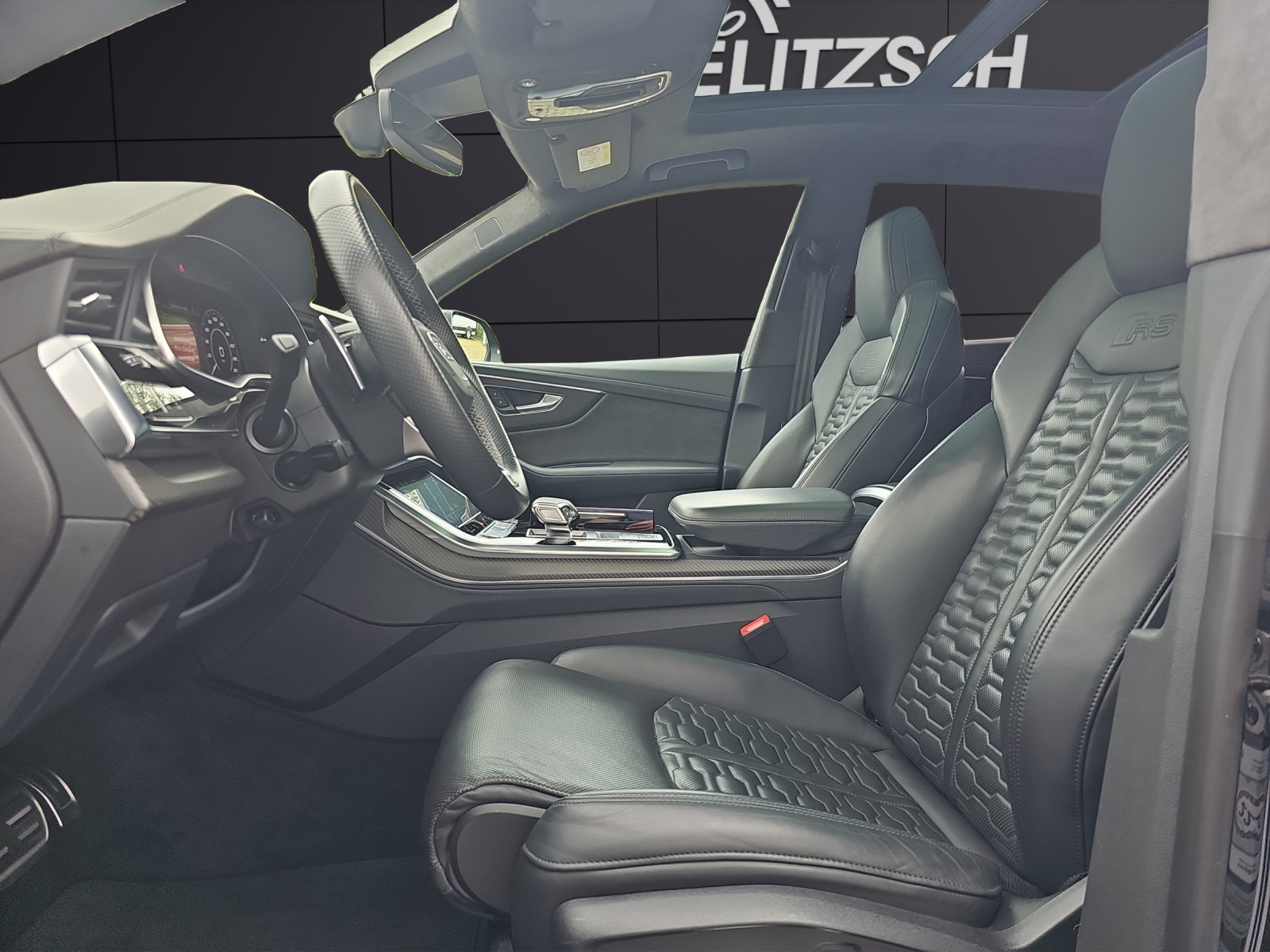 Fahrzeugabbildung Audi RS Q8 SPORT Vmax 280 23