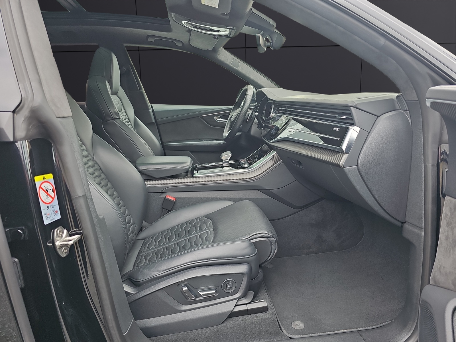 Fahrzeugabbildung Audi RS Q8 SPORT Vmax 280 23