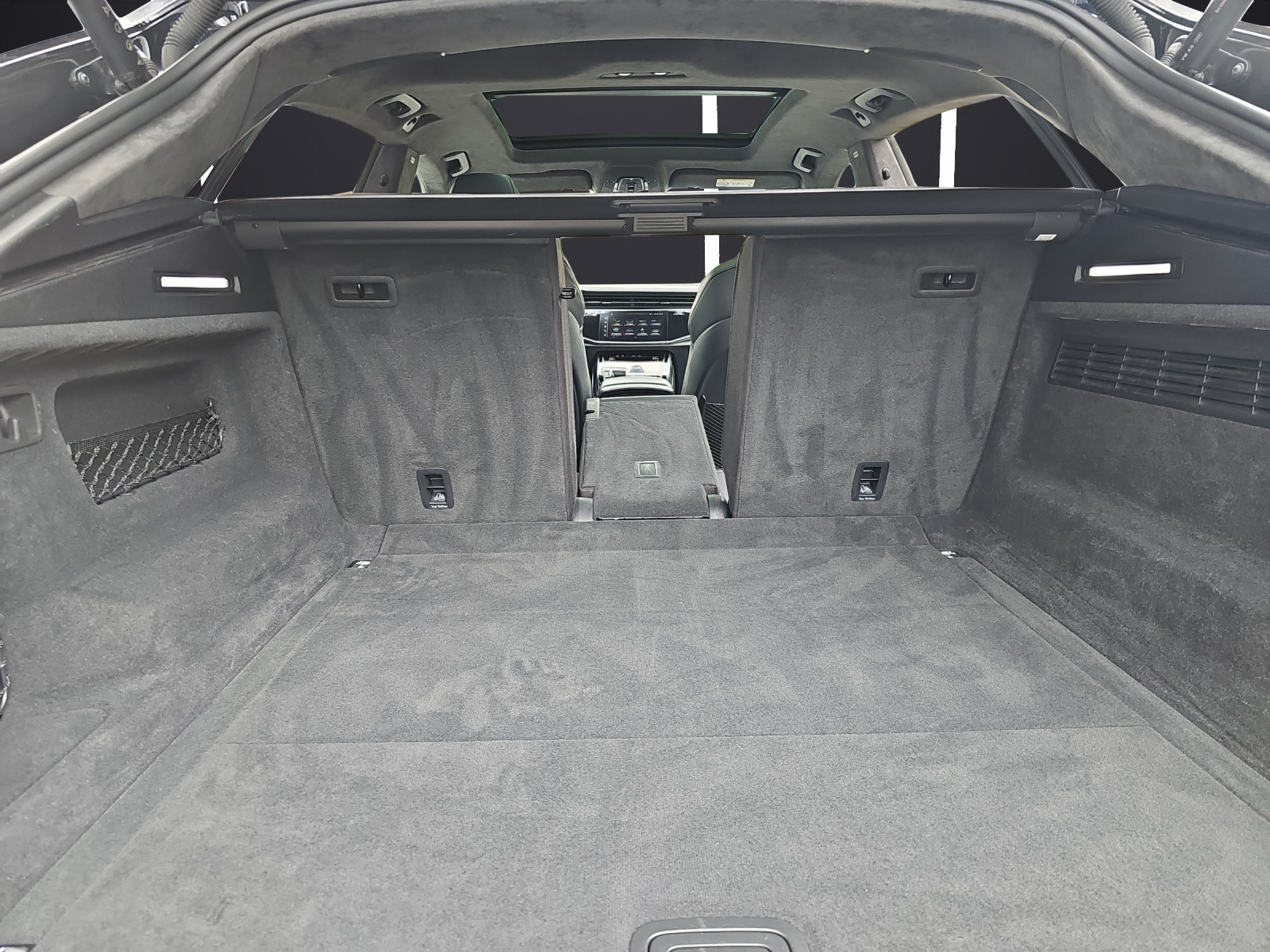 Fahrzeugabbildung Audi RS Q8 SPORT Vmax 280 23
