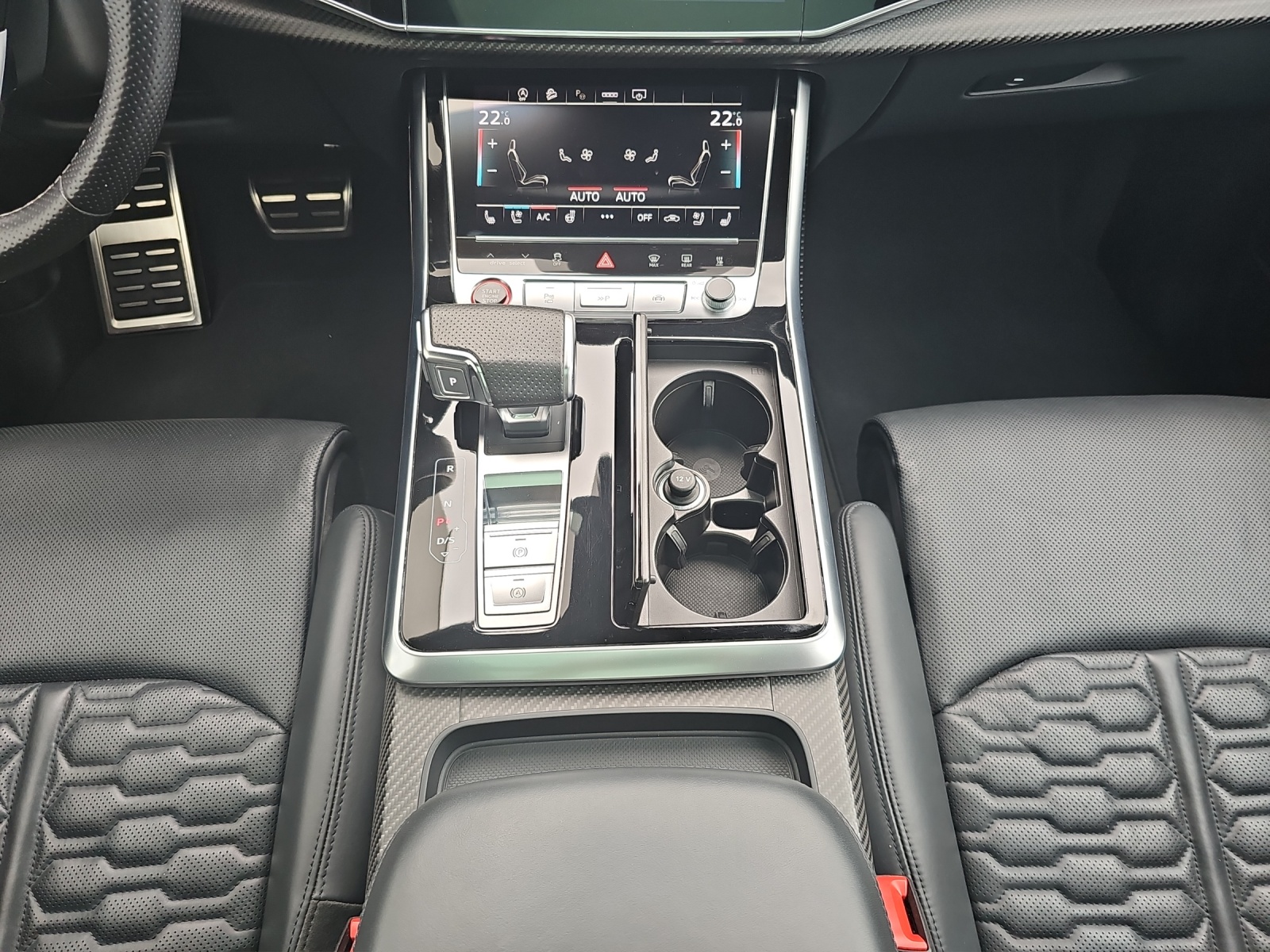 Fahrzeugabbildung Audi RS Q8 SPORT Vmax 280 23