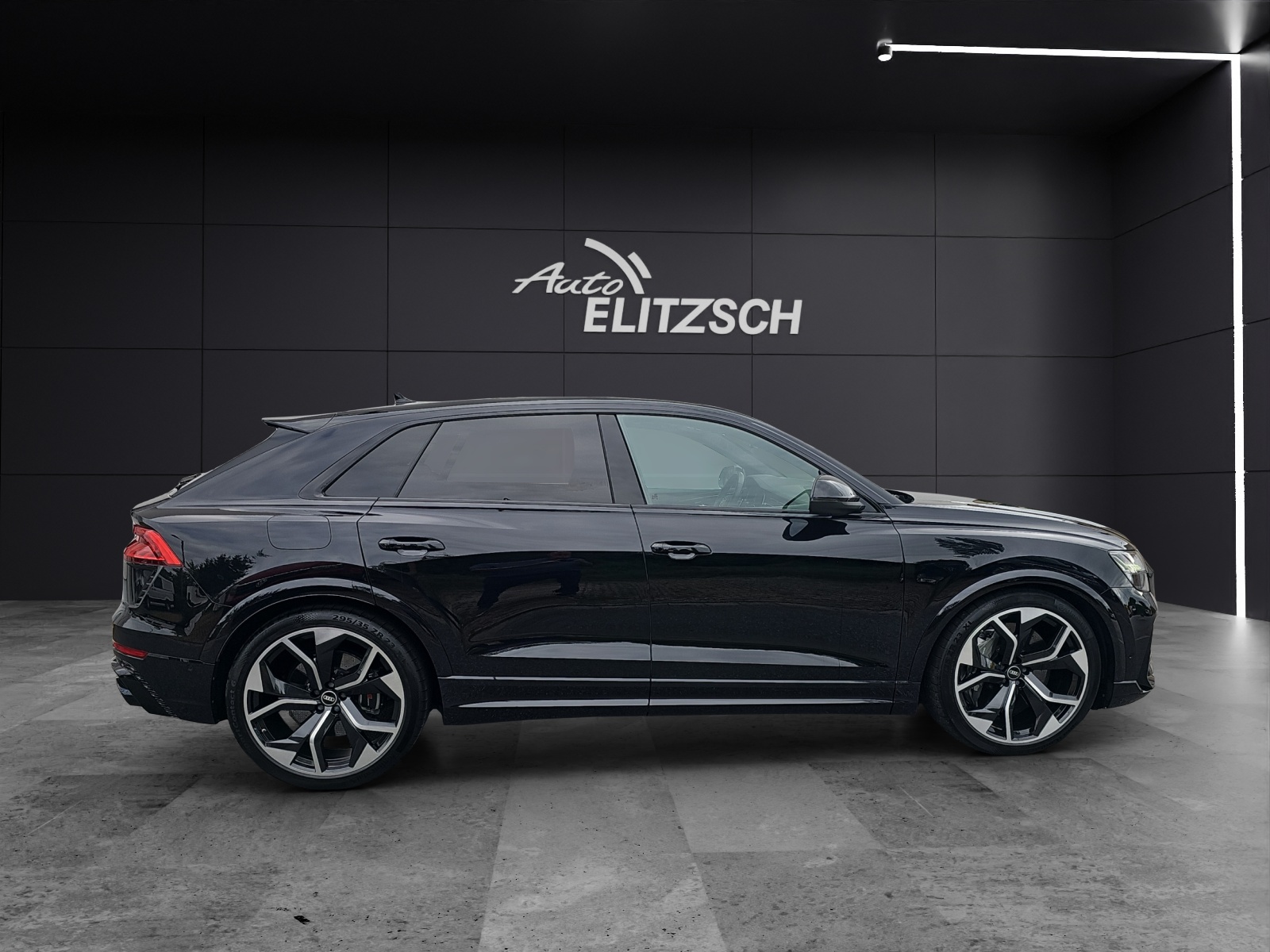 Fahrzeugabbildung Audi RS Q8 SPORT Vmax 280 23