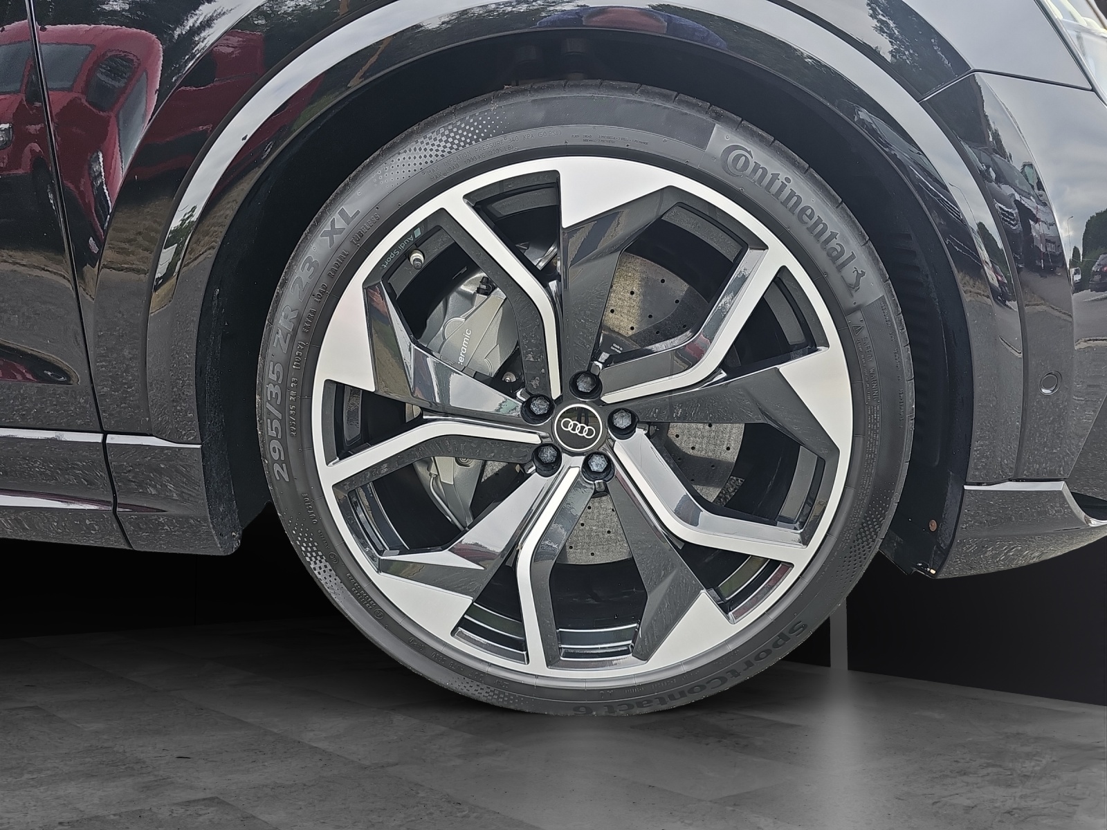 Fahrzeugabbildung Audi RS Q8 SPORT Vmax 280 23