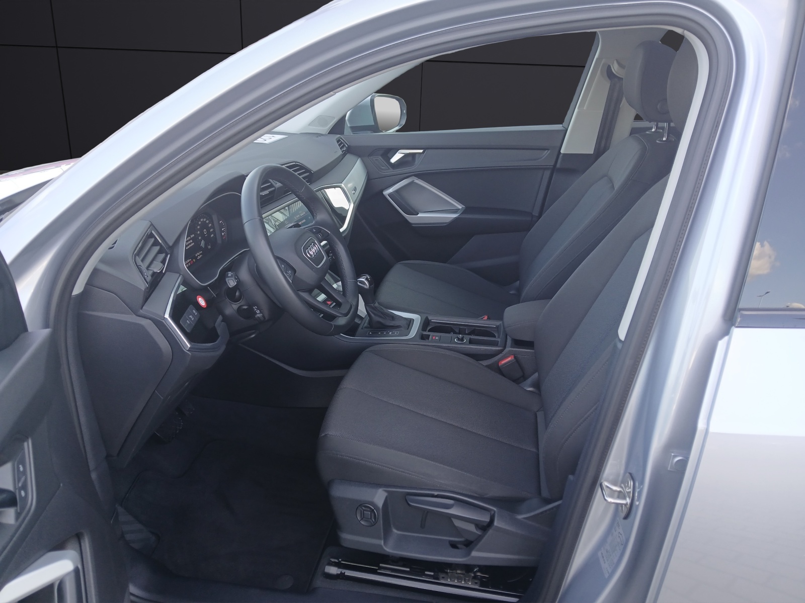 Fahrzeugabbildung Audi Q3 35 TDI advanced S-tronic LED AHK AVC ACC