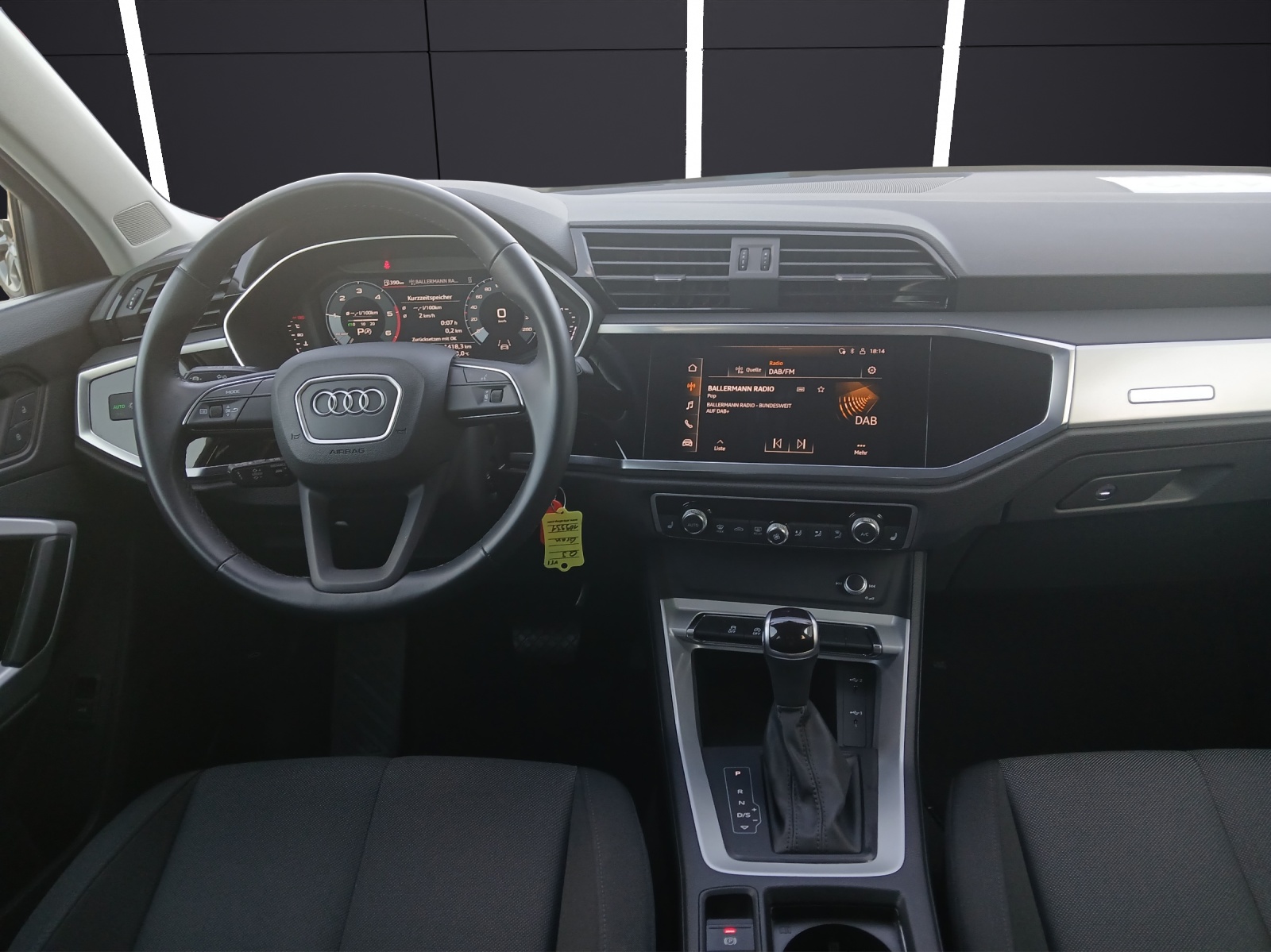 Fahrzeugabbildung Audi Q3 35 TDI advanced S-tronic LED AHK AVC ACC