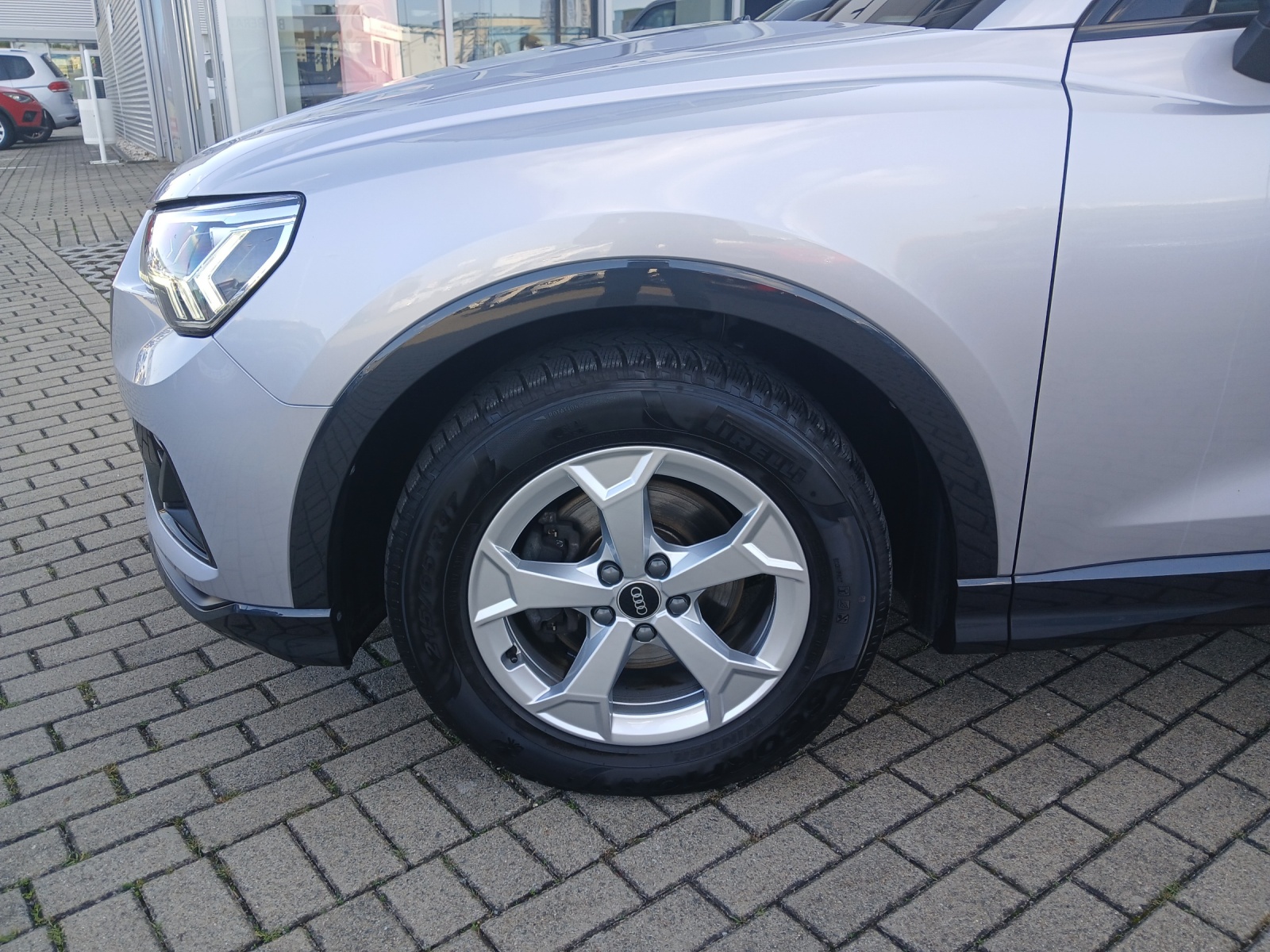 Fahrzeugabbildung Audi Q3 35 TDI advanced S-tronic LED AHK AVC ACC