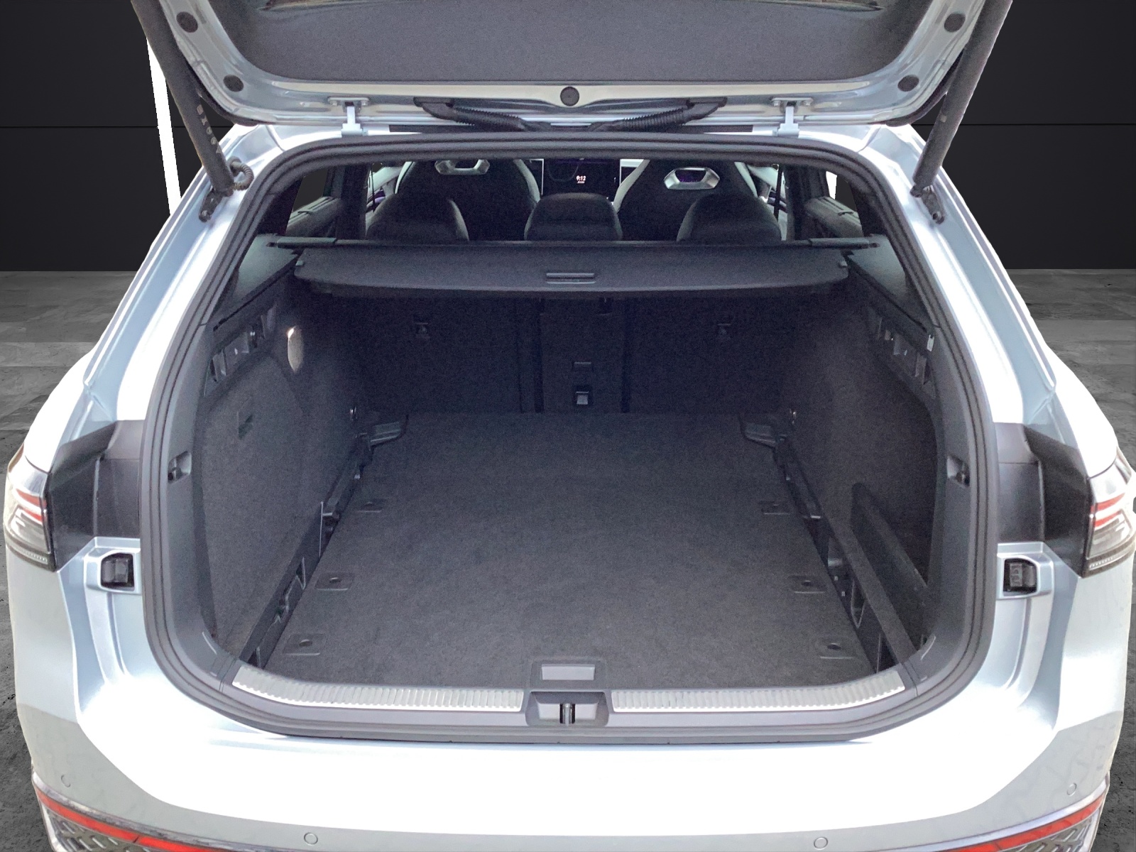 Fahrzeugabbildung Volkswagen Passat TDI DSG R-Line Black Style MATRIX ACC AHK HUD AID