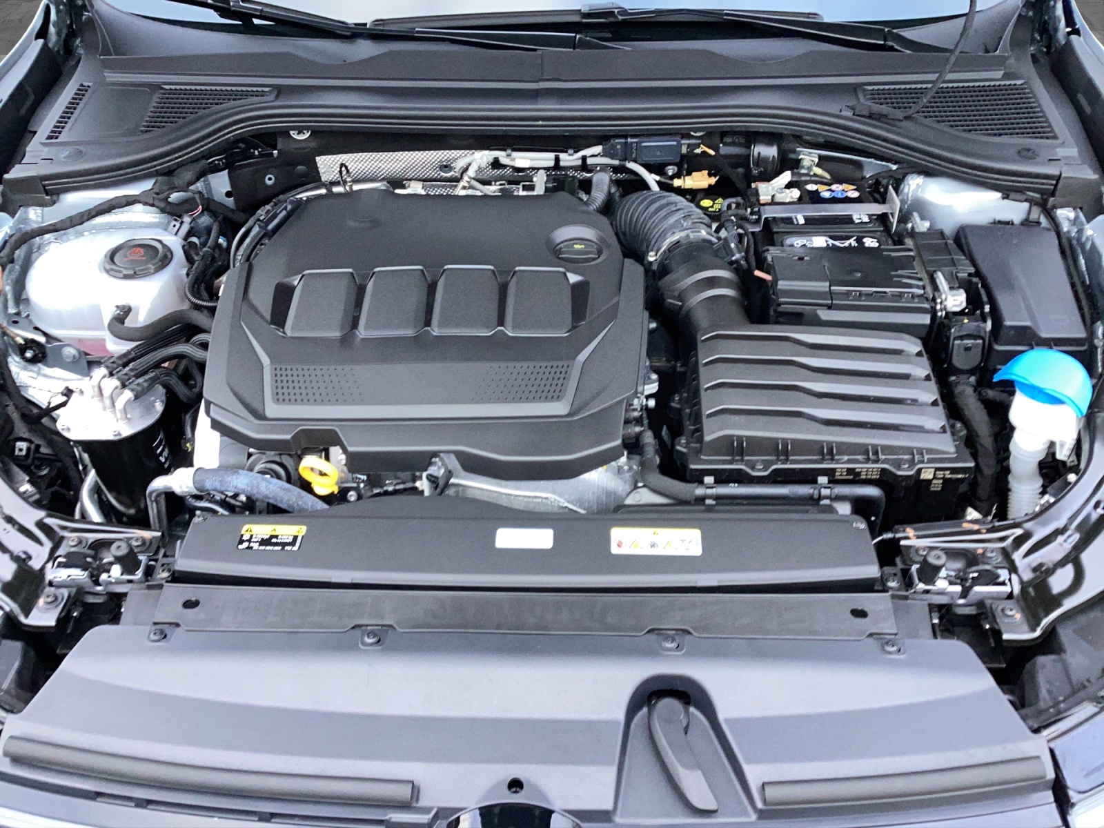 Fahrzeugabbildung Volkswagen Passat TDI DSG R-Line Black Style MATRIX ACC AHK HUD AID
