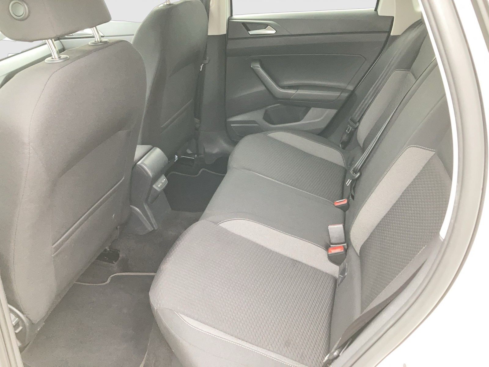 Fahrzeugabbildung Volkswagen Polo TSI Active DSG LED Navi AID ACC PDC SHZ