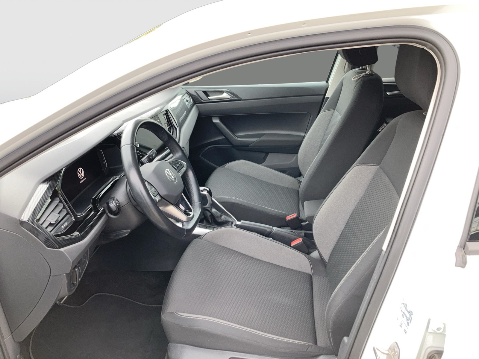 Fahrzeugabbildung Volkswagen Polo TSI Active DSG LED Navi AID ACC PDC SHZ