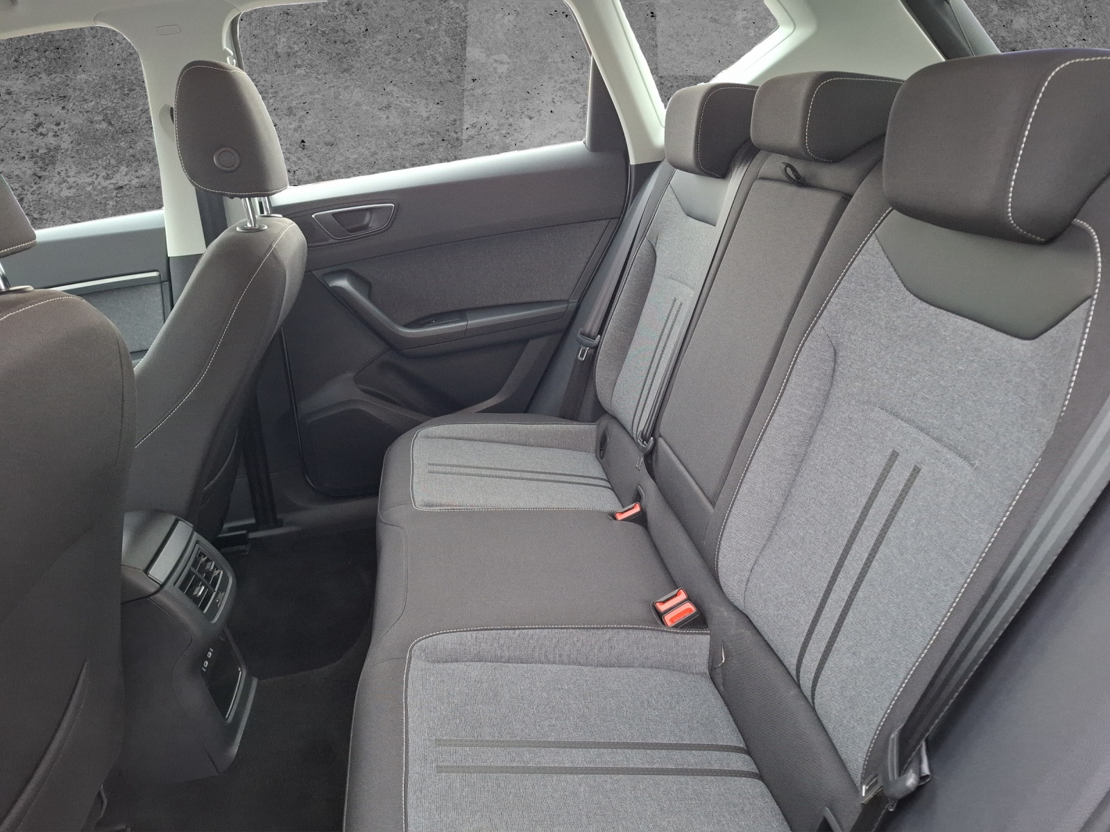 Fahrzeugabbildung SEAT Ateca TSI Style LED AHK Navi GRA PDC SH LM