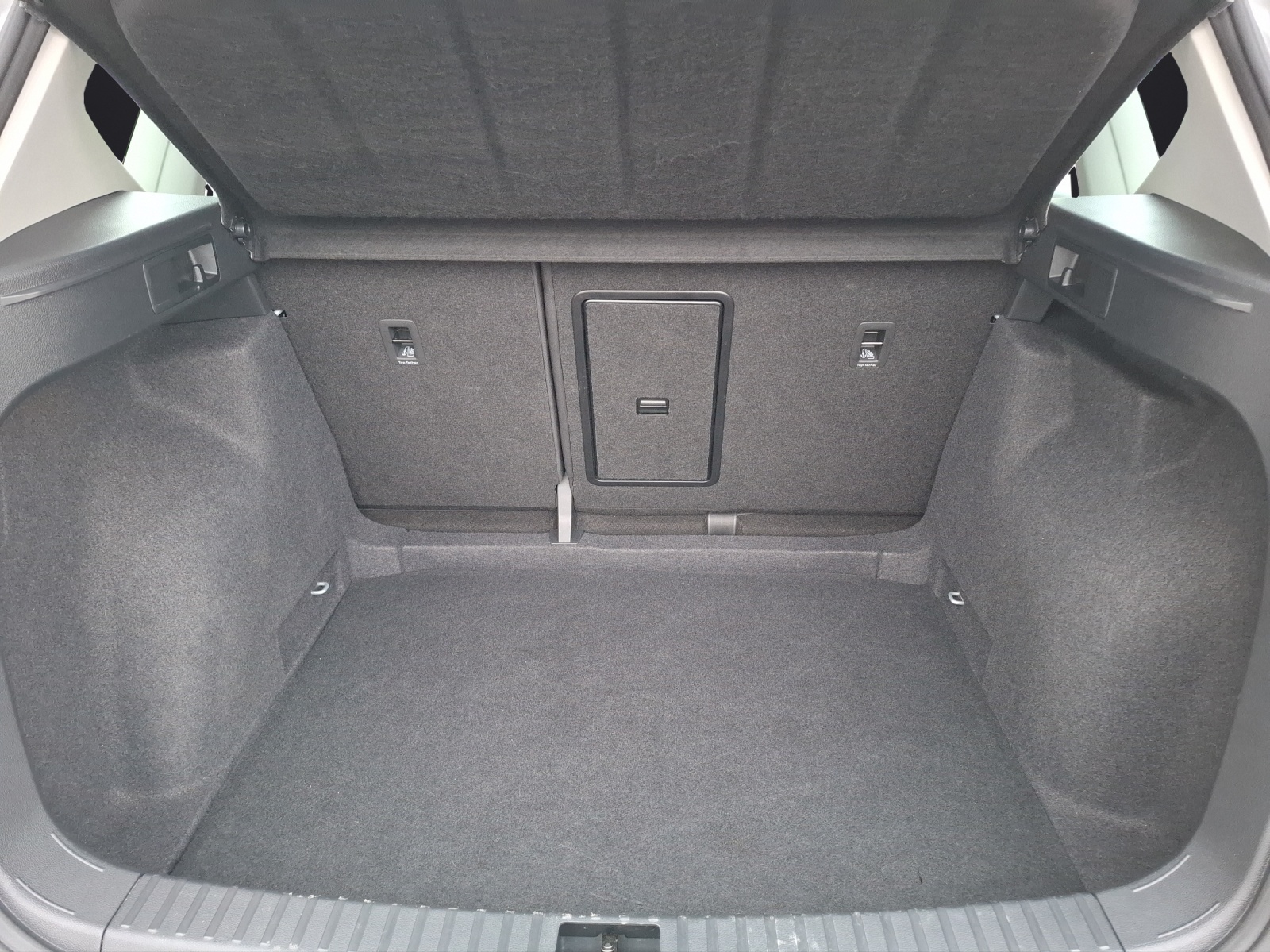 Fahrzeugabbildung SEAT Ateca TSI Style LED AHK Navi GRA PDC SH LM