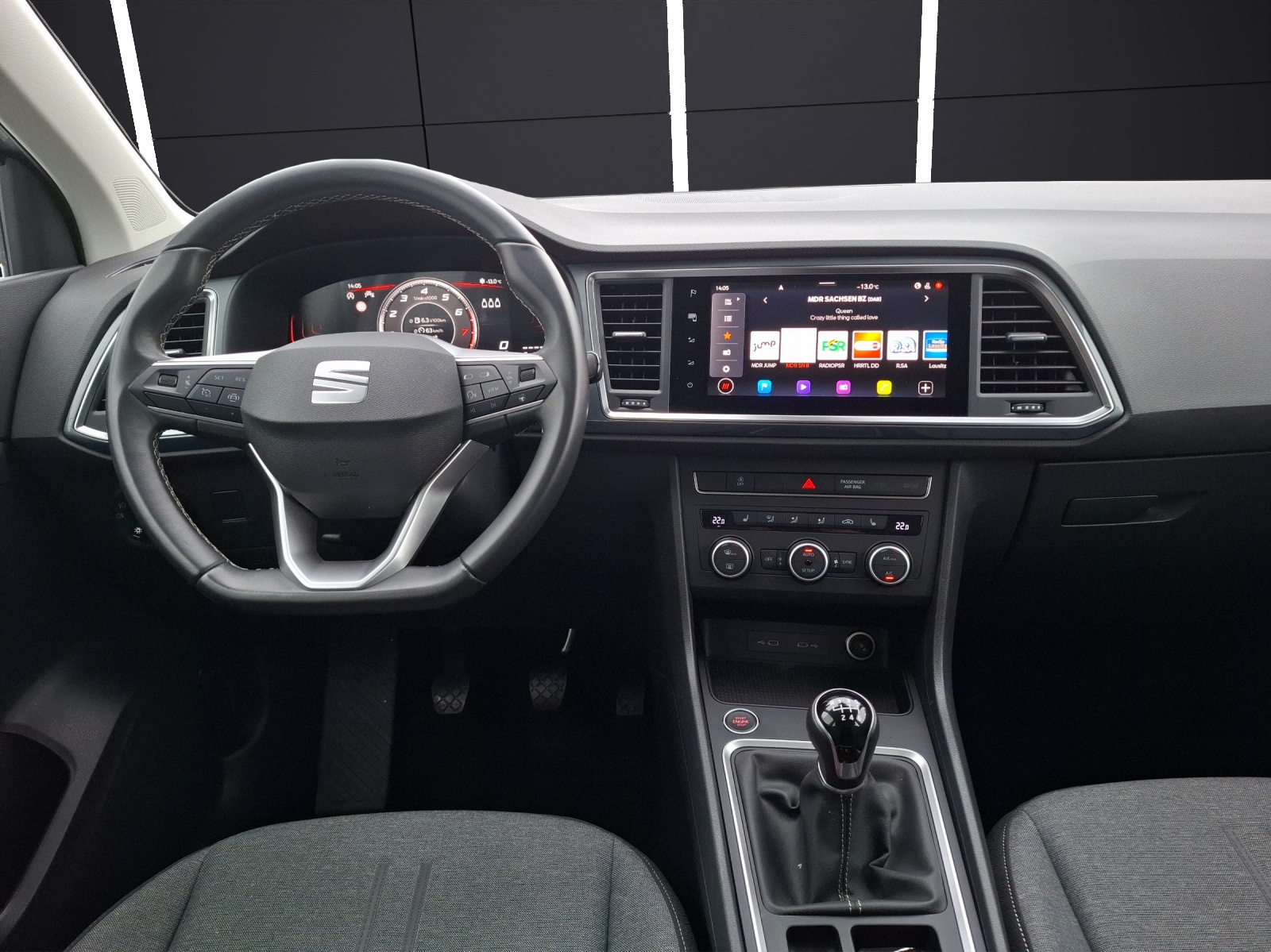 Fahrzeugabbildung SEAT Ateca TSI Style LED AHK Navi GRA PDC SH LM