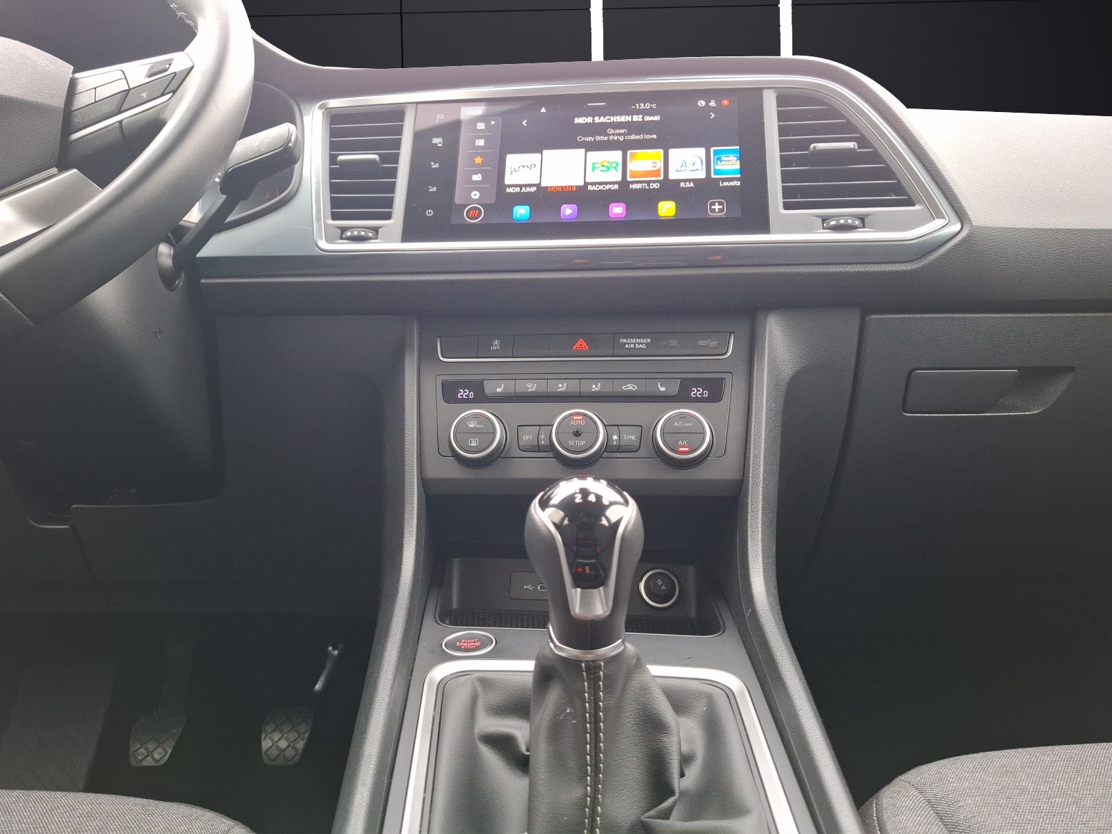 Fahrzeugabbildung SEAT Ateca TSI Style LED AHK Navi GRA PDC SH LM