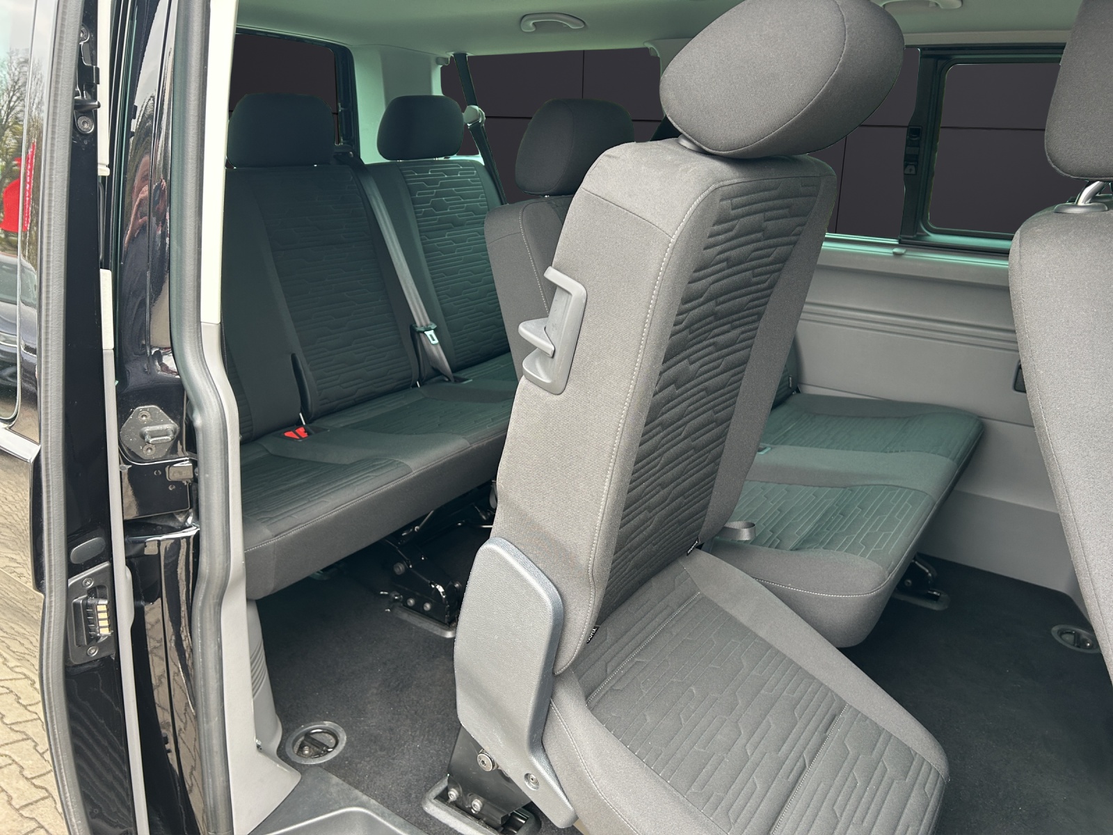 Fahrzeugabbildung Volkswagen T6 Caravelle T6.1 Comfortline DSG LED NAVI